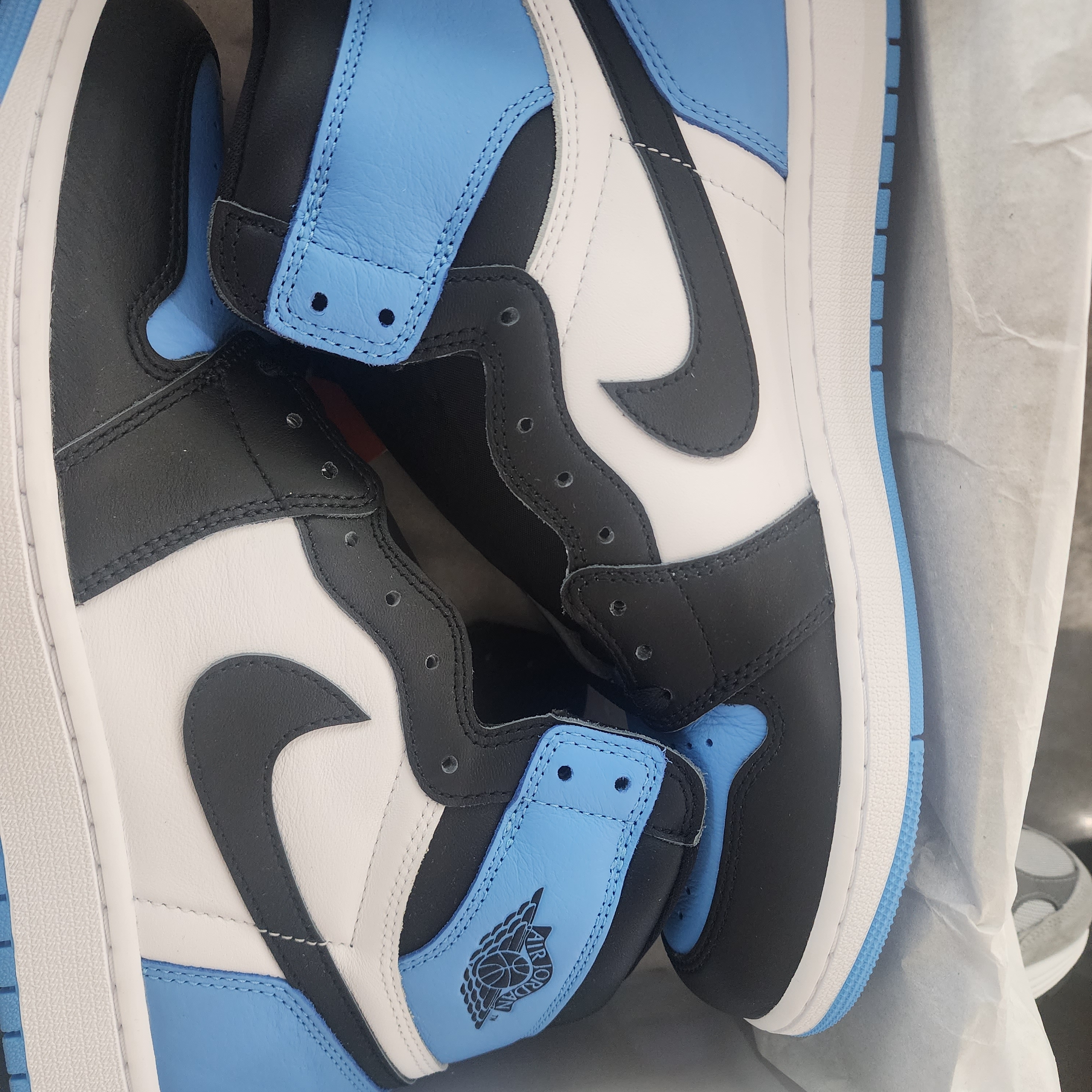 Jordan 1 Retro High OG University Blue 착용 스타일