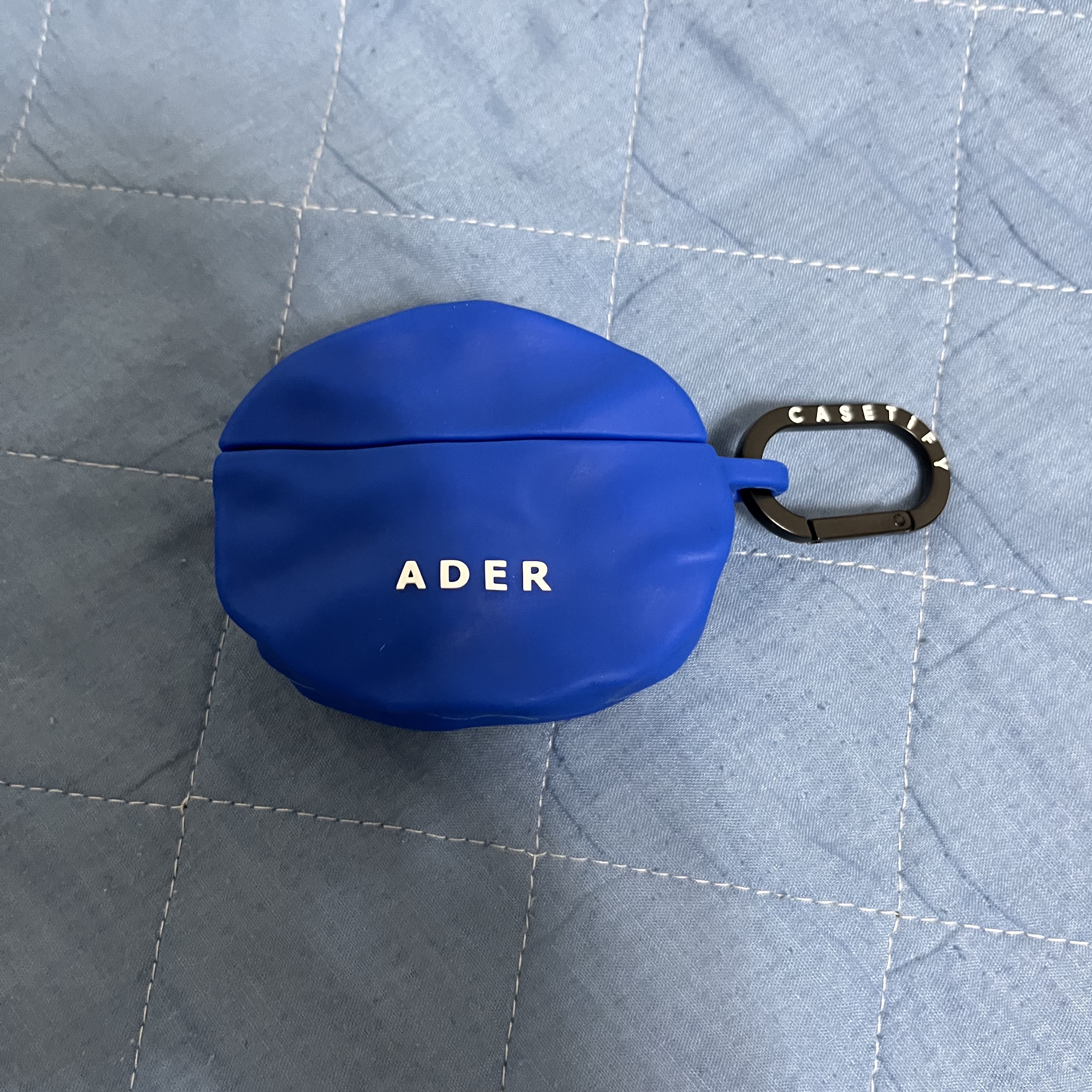 Casetify x Ader Error Wavy Collectable AirPods Pro 1st/2nd gen Case Blue 착용 스타일