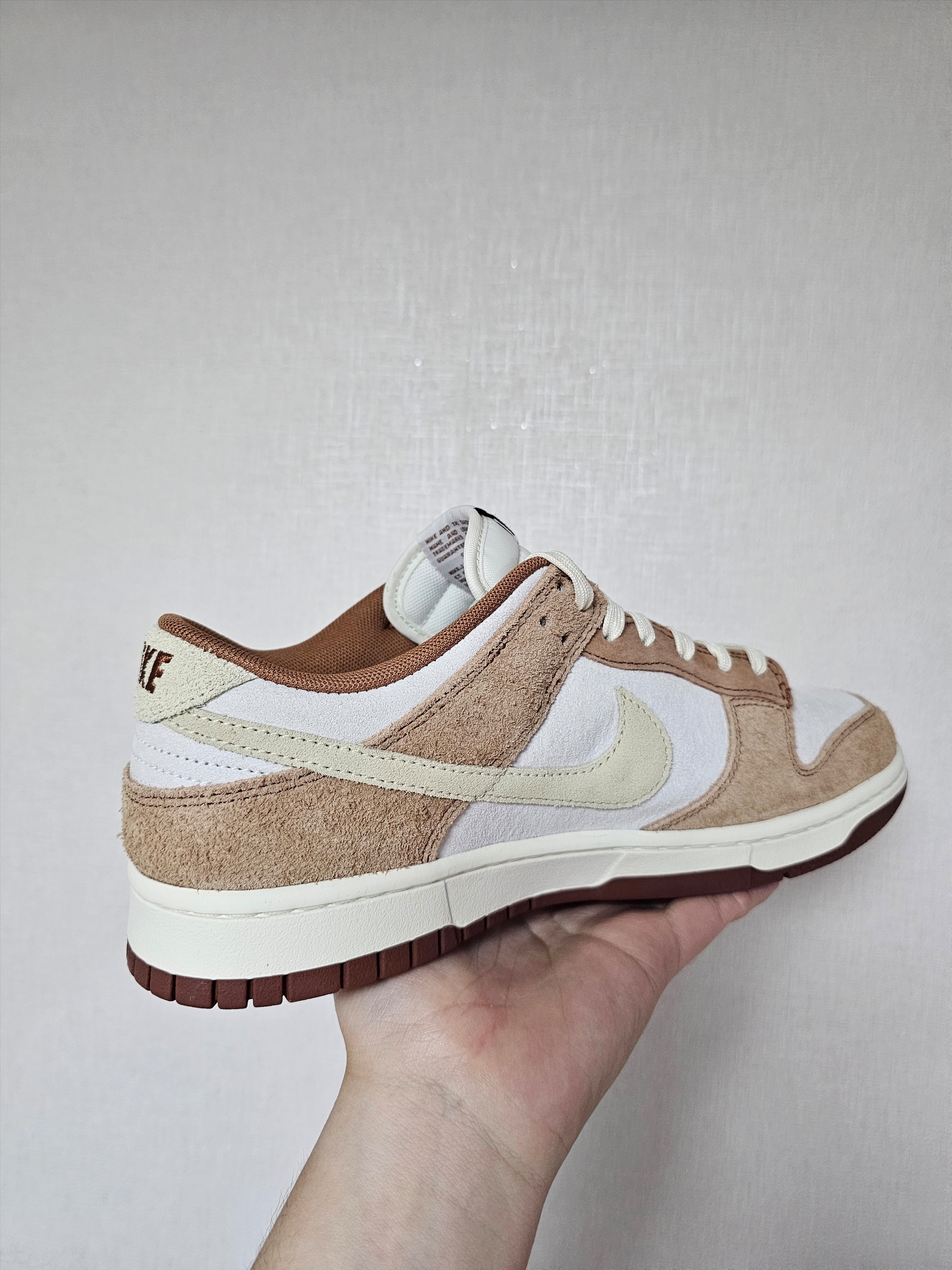 Nike Dunk Low Pro Premium Medium Curry 착용 스타일 - 2