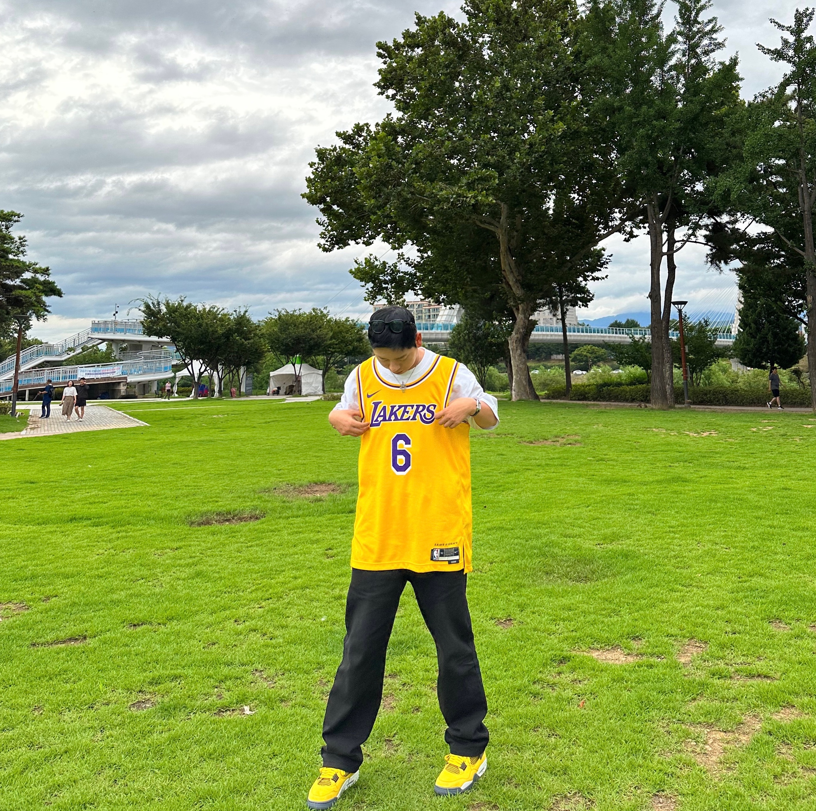 Jordan 4 Retro Tour Yellow 착용 스타일