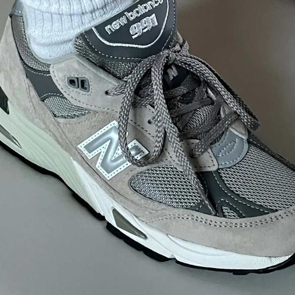 New Balance 991 Made in UK Grey 착용 스타일 - 4