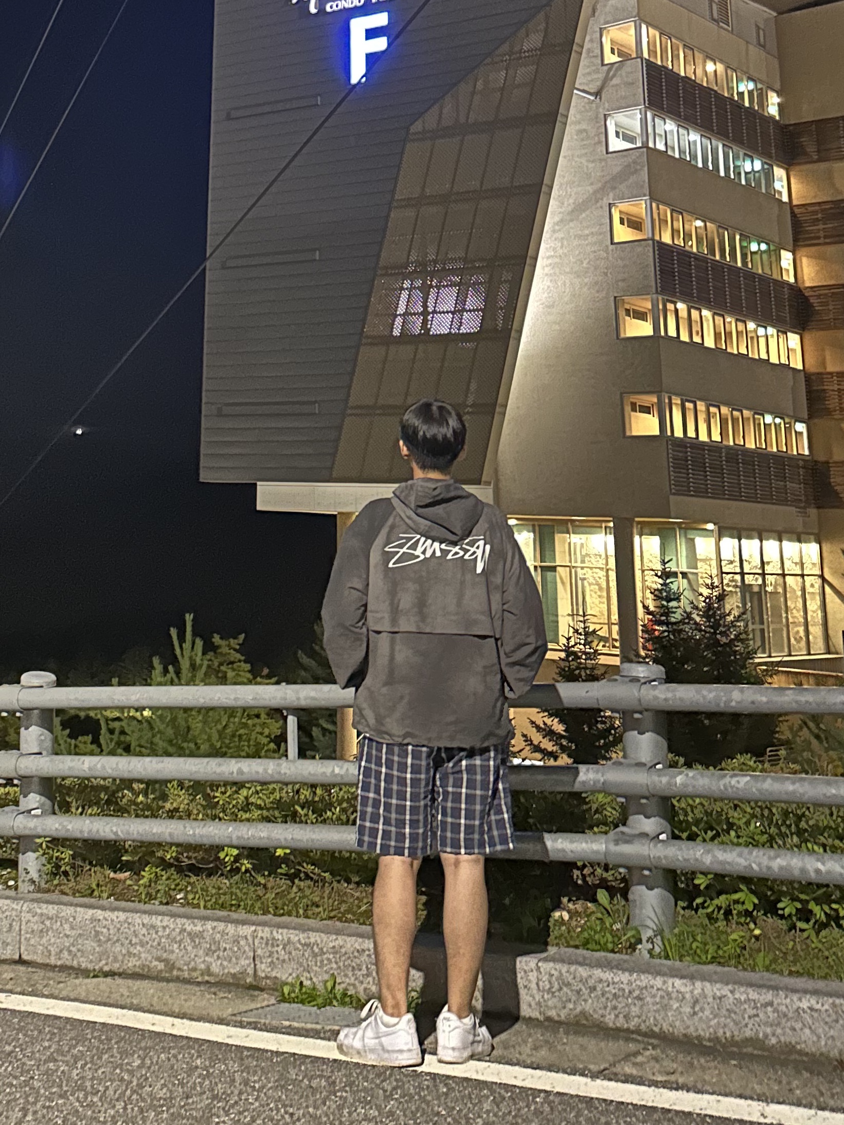 Stussy Wave Dye Beach Shell Jacket Black 착용 스타일 - 2