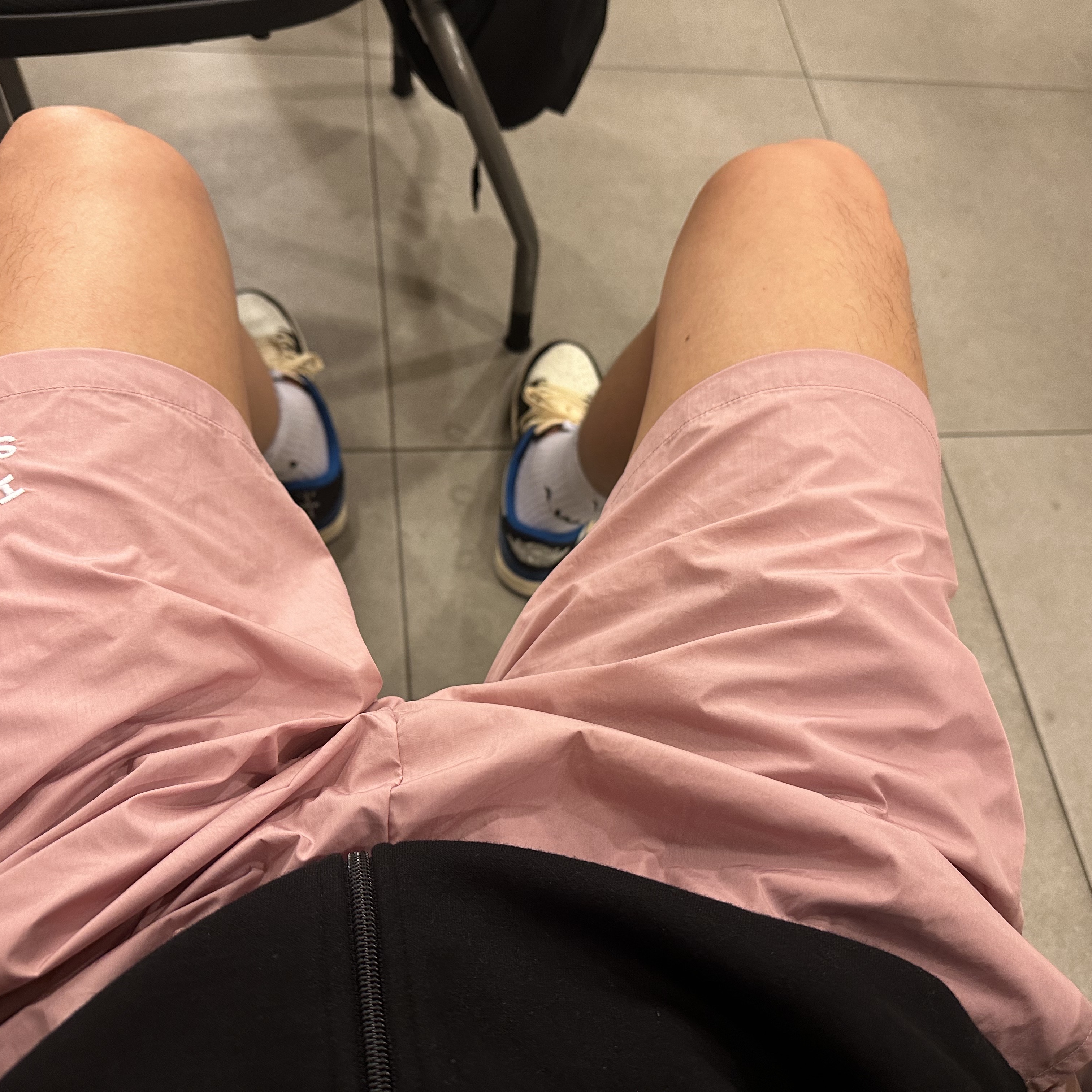 IAB Studio Woven Shorts Pink - The Hyundai Seoul Exclusive, Jordan 1 x Travis Scott x Fragment Retro Low OG SP Military Blue 착용 스타일