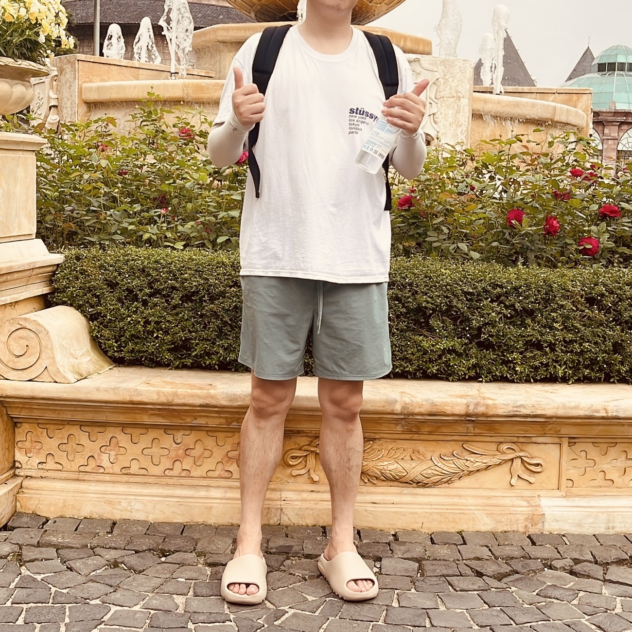 Stussy Strawberry T-Shirt White, Adidas Yeezy Slide Pure 착용 스타일