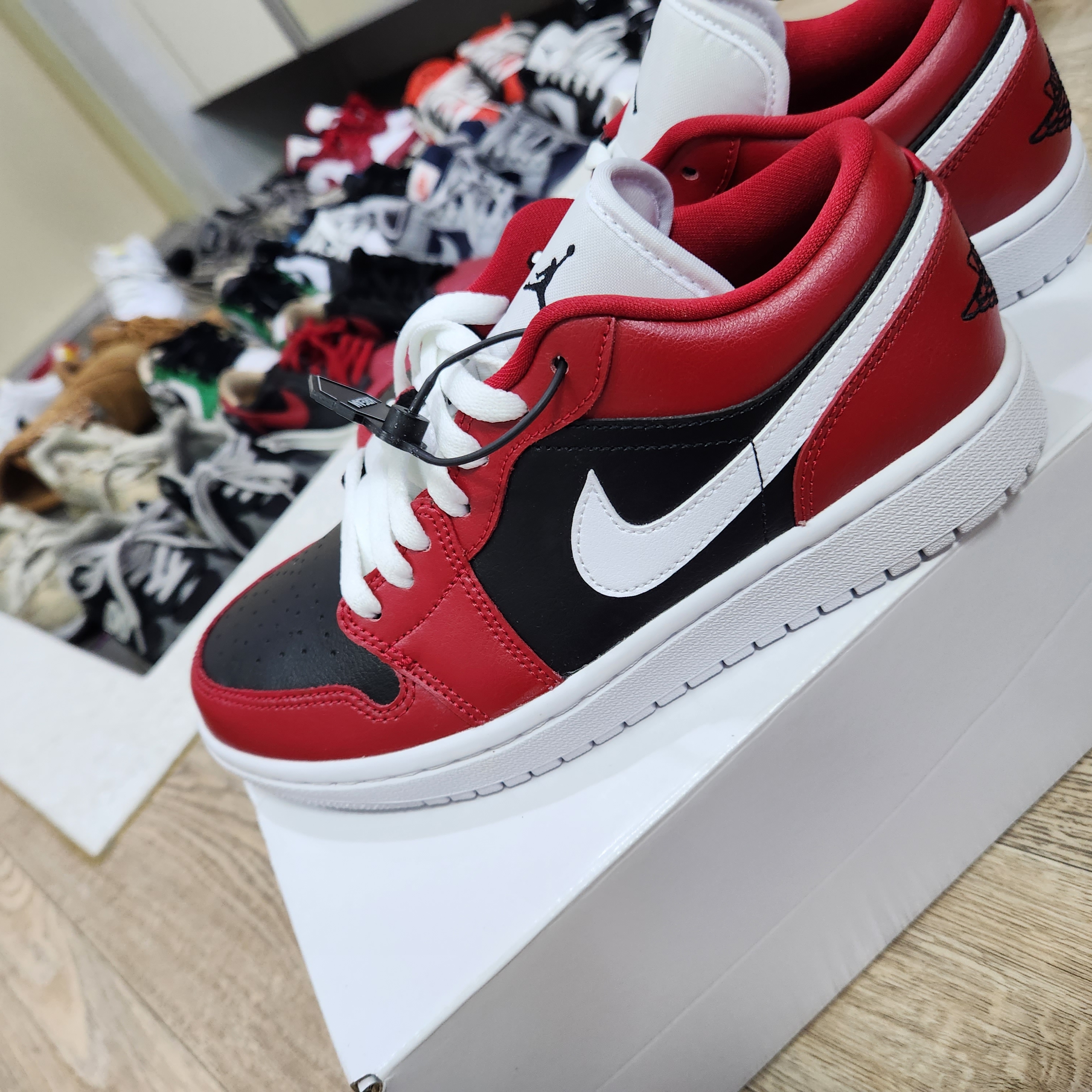 (W) Jordan 1 Low Chicago Flip 착용 스타일 - 1