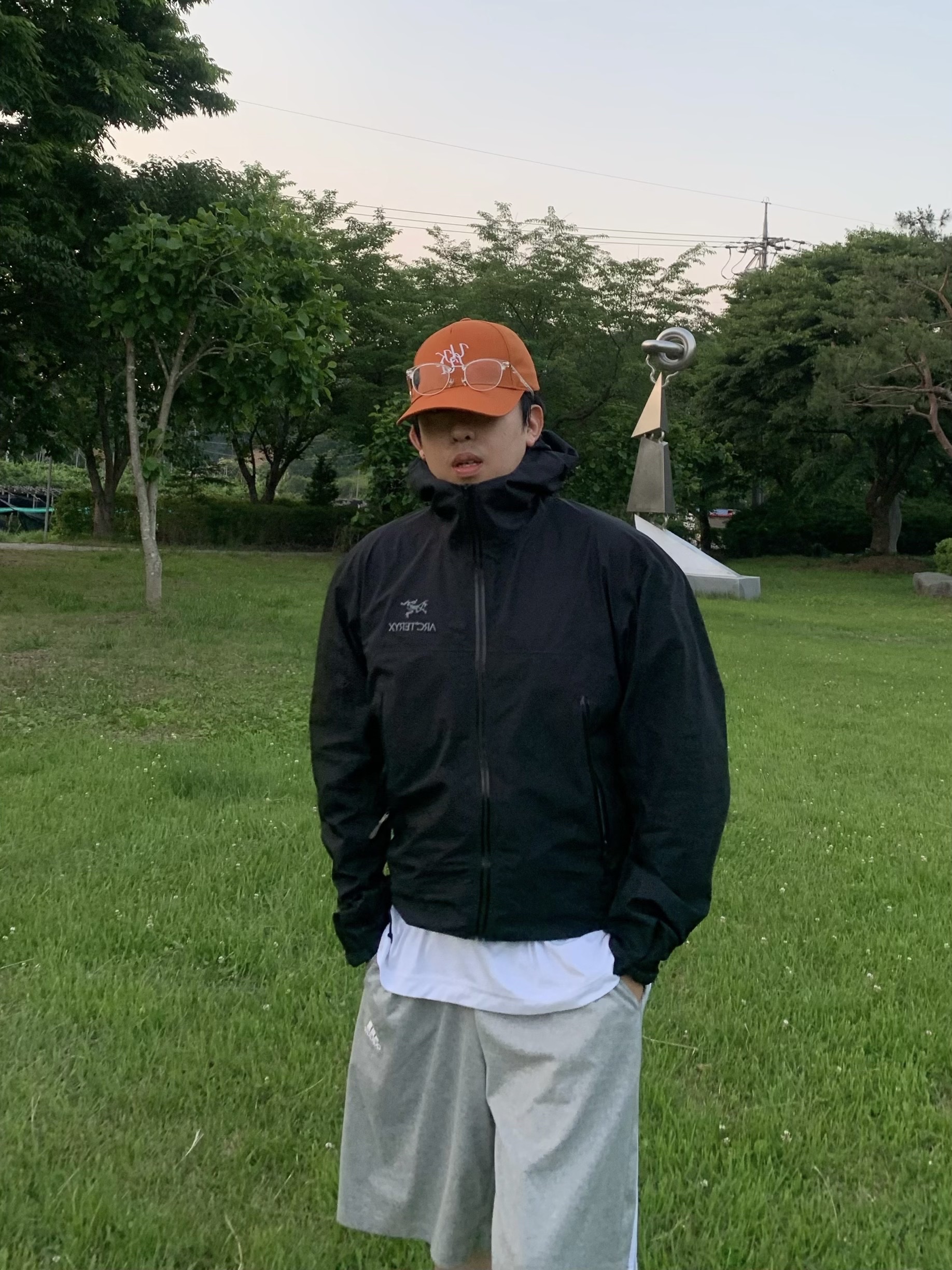 Arc'teryx Beta Jacket Black, Nike Air Force 1 '07 WB Flax 착용 스타일 - 2