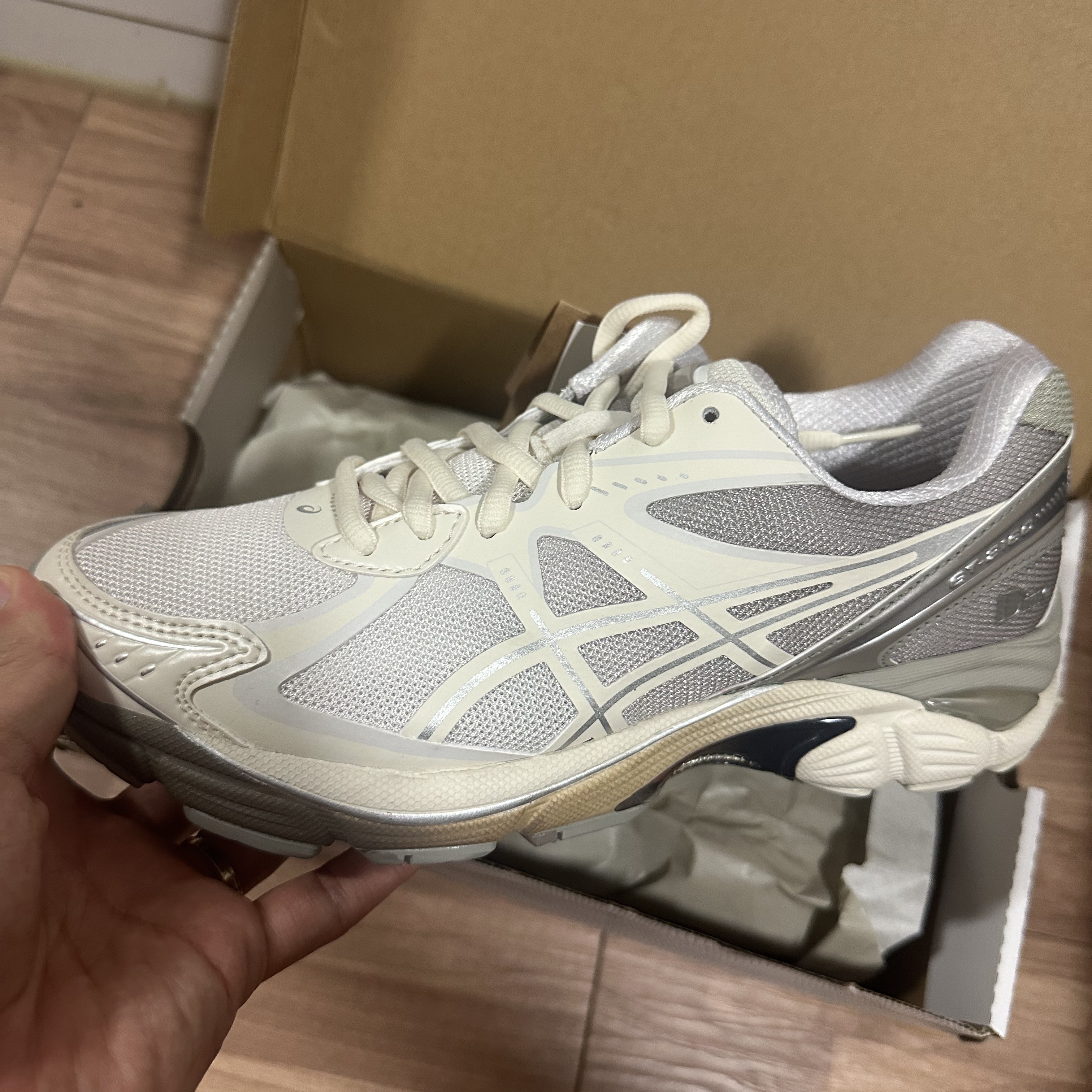 Asics x Dime GT-2160 Arctic Wolf London Fog 착용 스타일 - 3