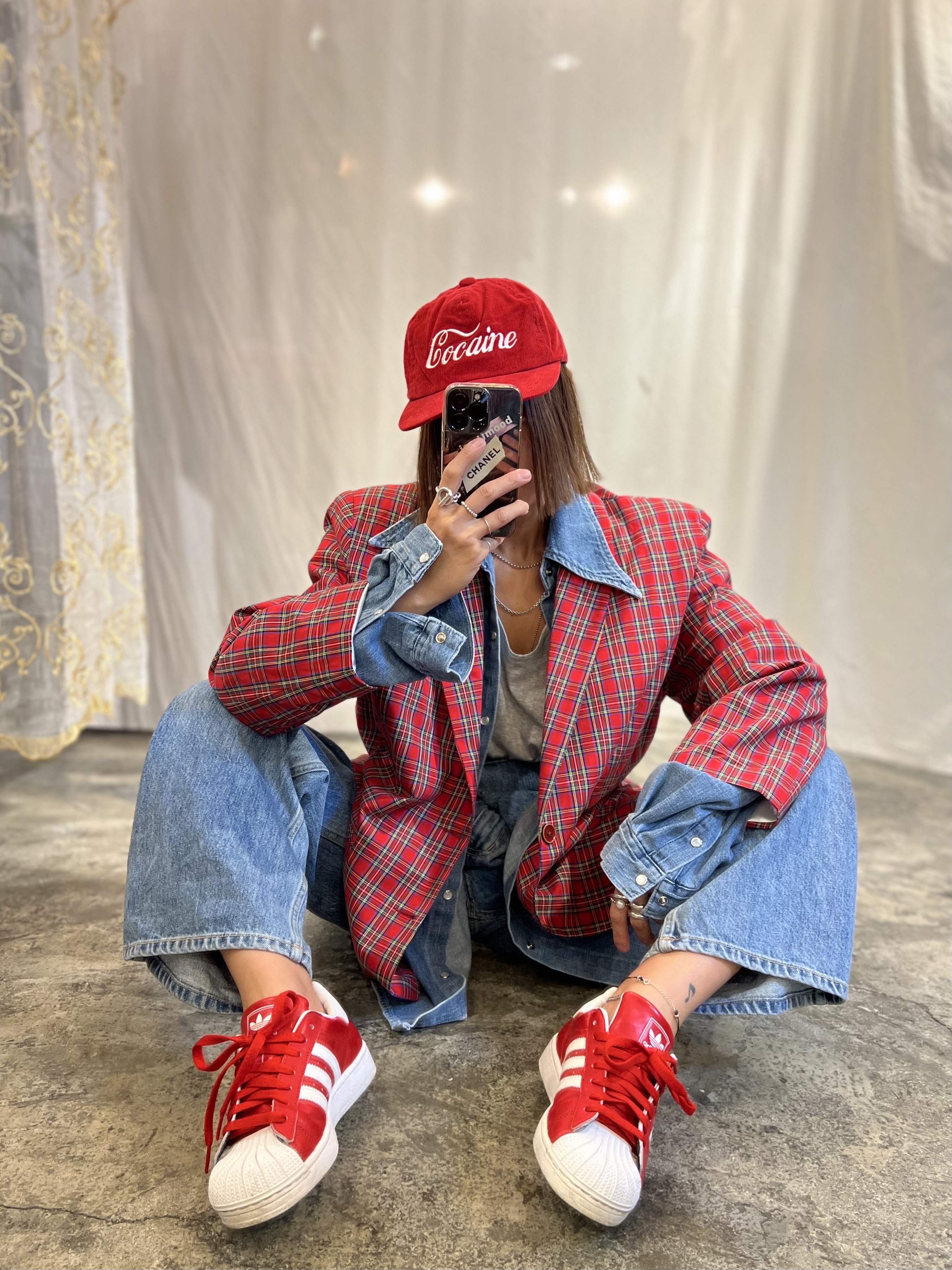 Adidas Superstar Red White 착용 스타일 - 2