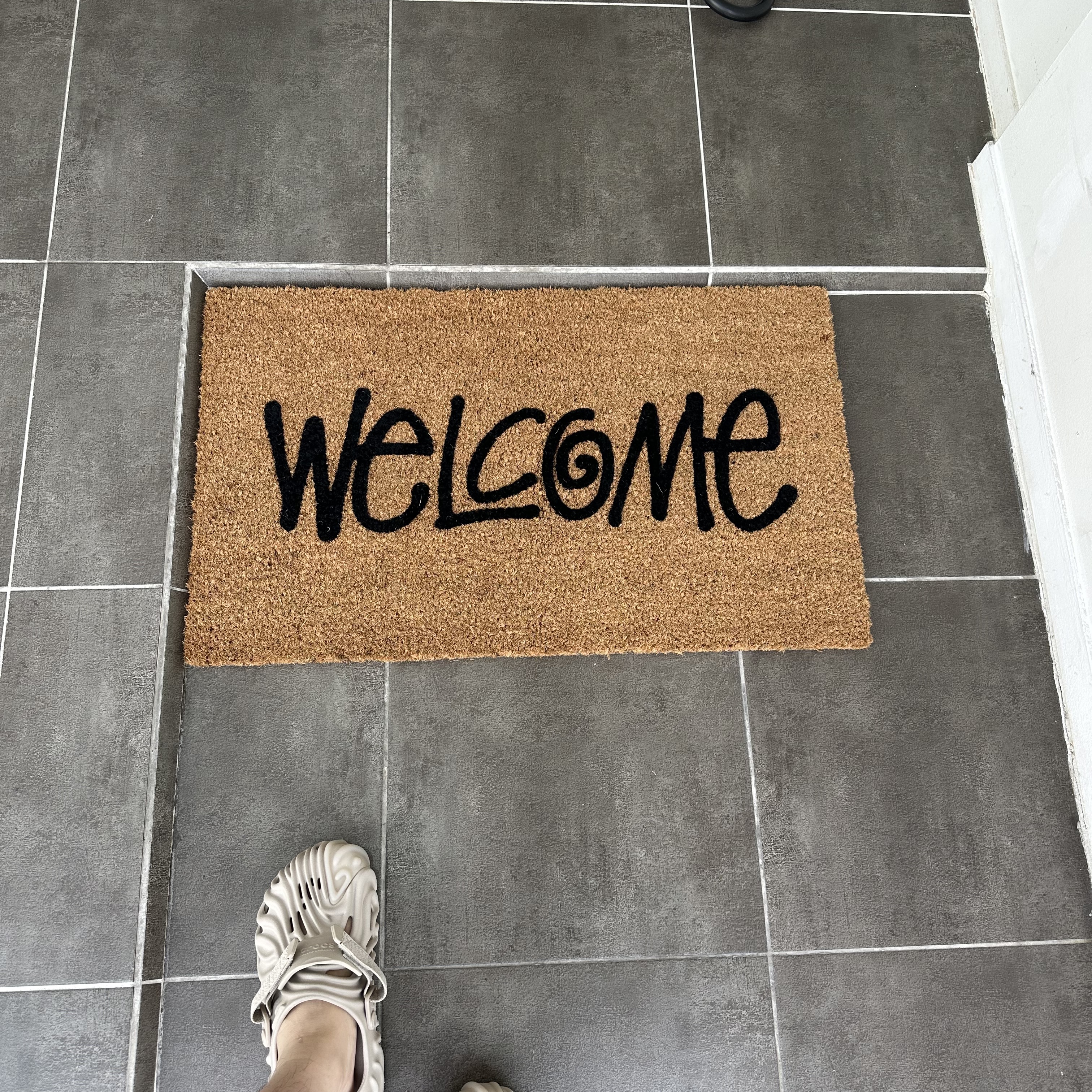 Crocs x Salehe Bembury Pollex Clog Horchata, Stussy Welcome Mat Cocoa 착용 스타일