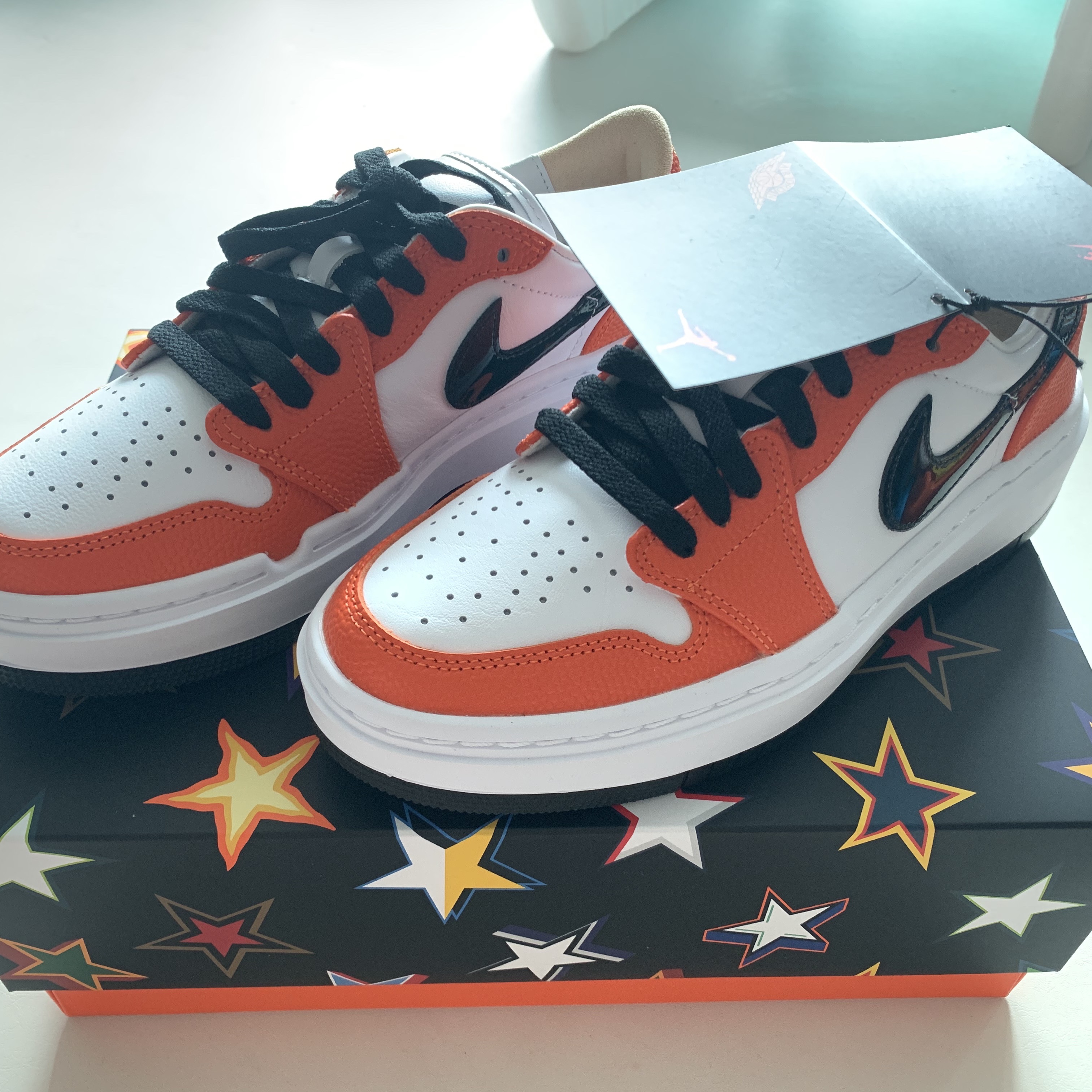 (W) Jordan 1 Elevate Low SE Brilliant Orange White 착용 스타일 - 1