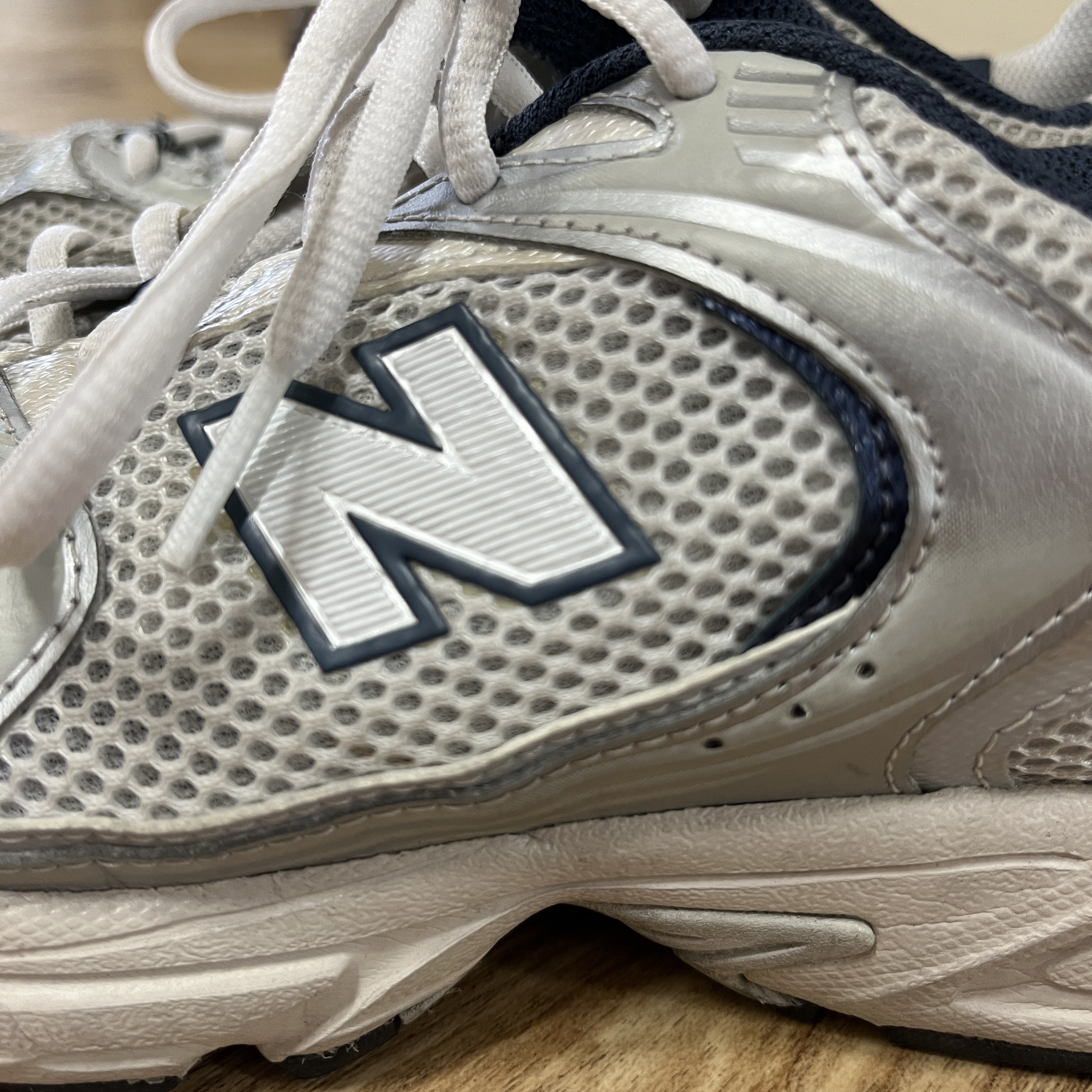 New Balance 530 Steel Grey 착용 스타일 - 2