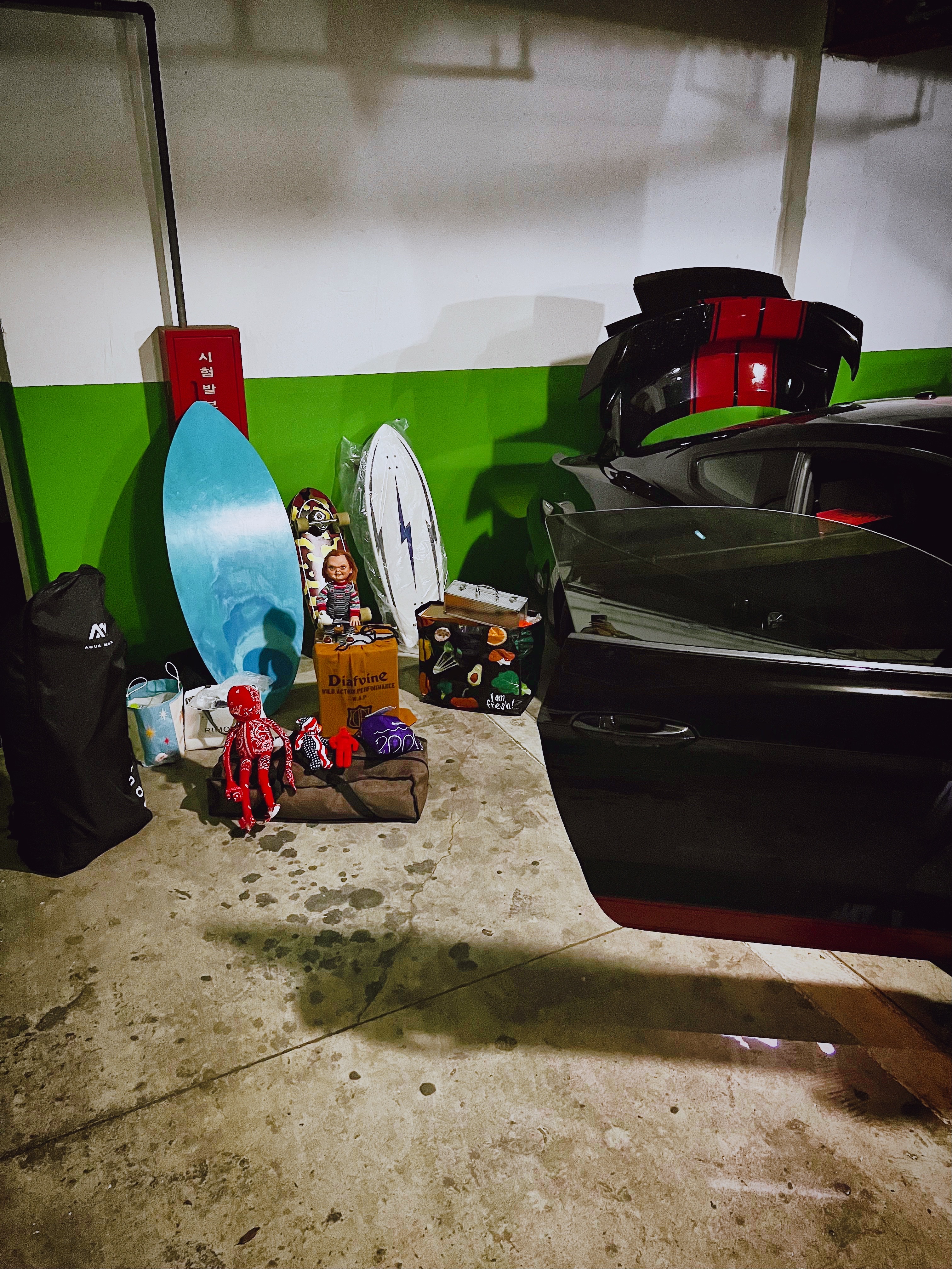 Supreme Chucky Doll - 20FW, Supreme Voodoo Doll Red - 19FW 착용 스타일 - 1