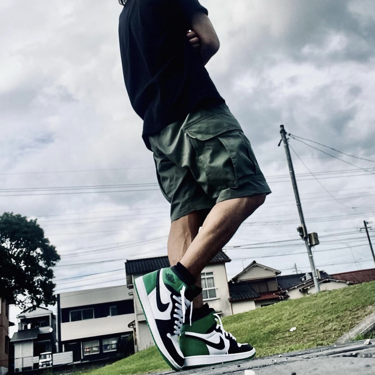 Jordan 1 Retro High OG Black and Lucky Green 착용 스타일 - 4