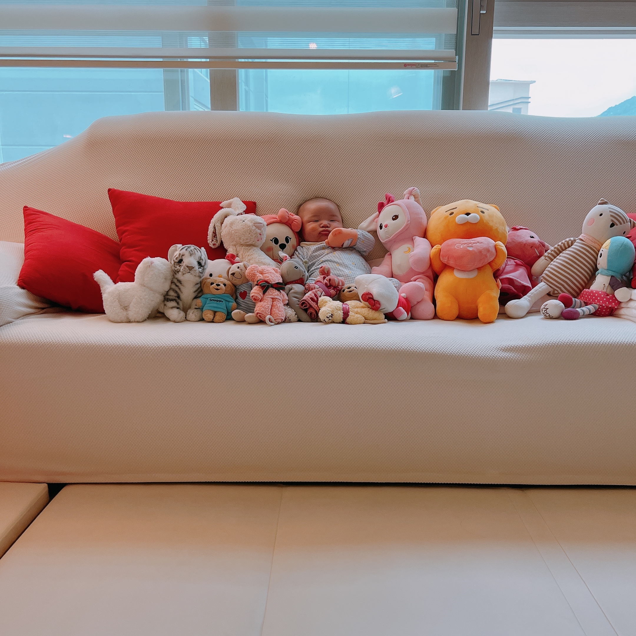 Jellycat Blossom Bunny Large Cream 착용 스타일