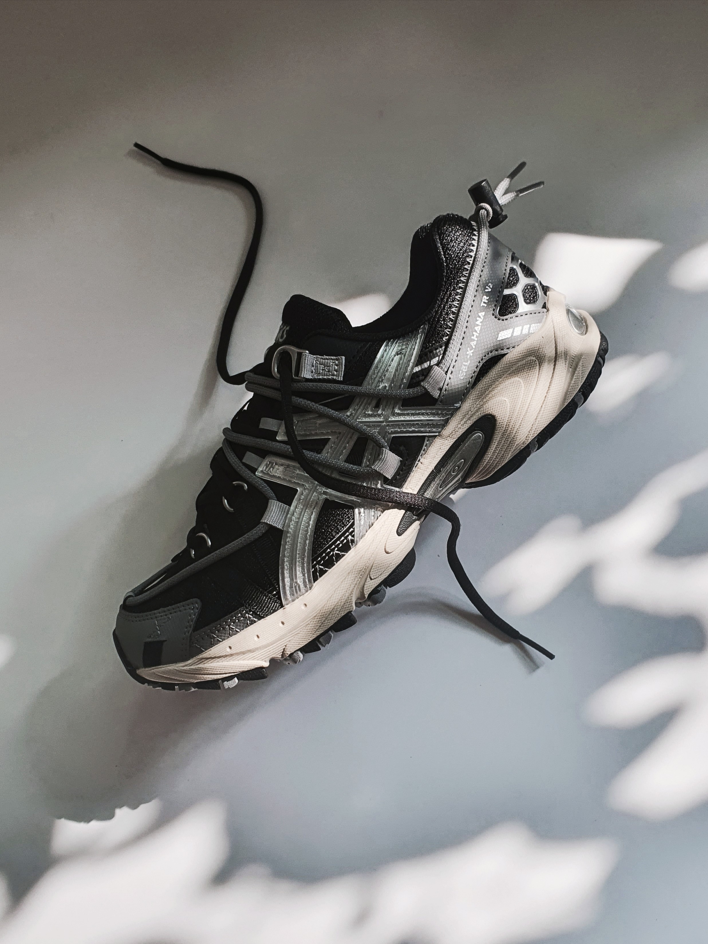 Asics Gel-Kahana TR V2 Black Silver 착용 스타일