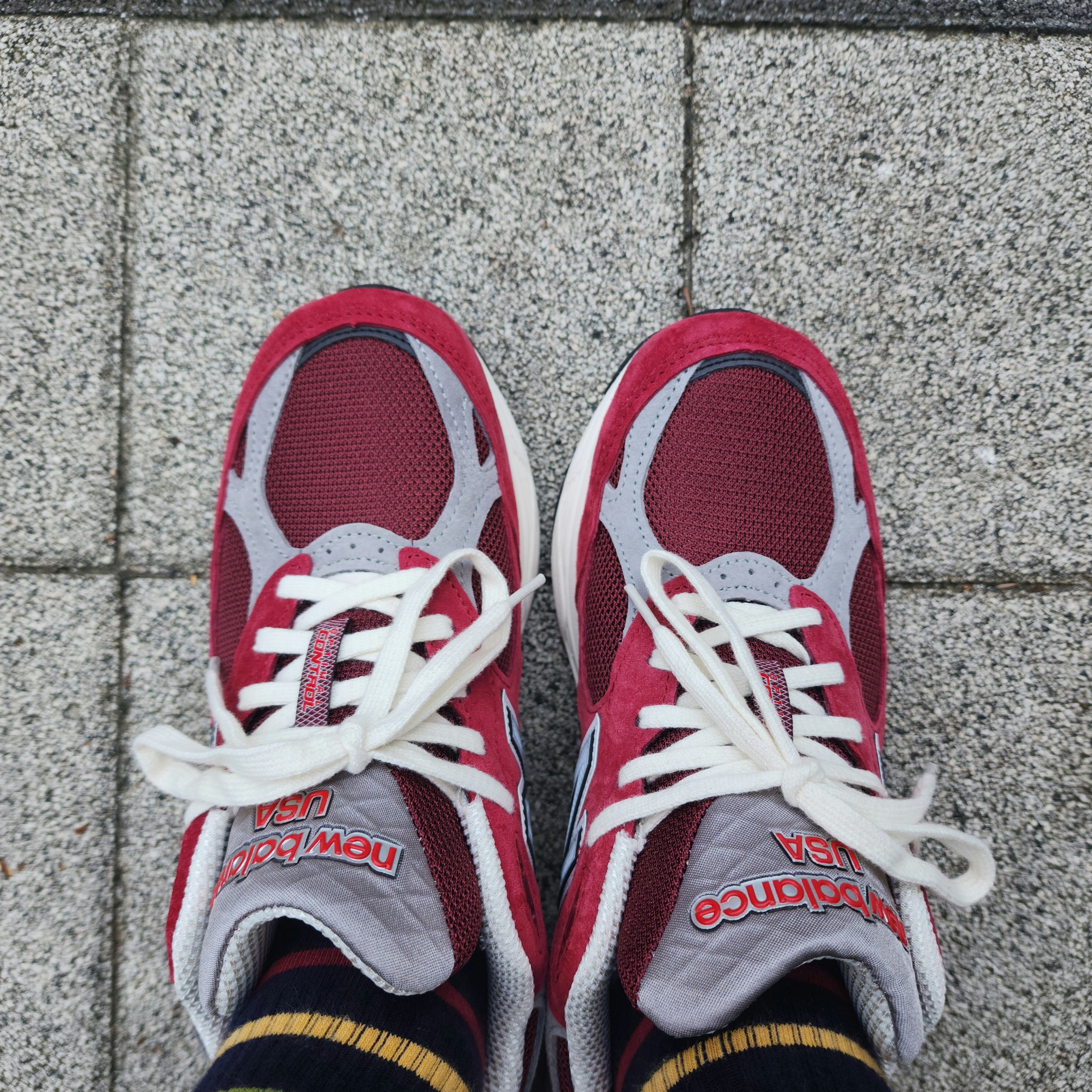 New Balance 990v3 Made in USA Scarlet Marblehead 착용 스타일 - 2