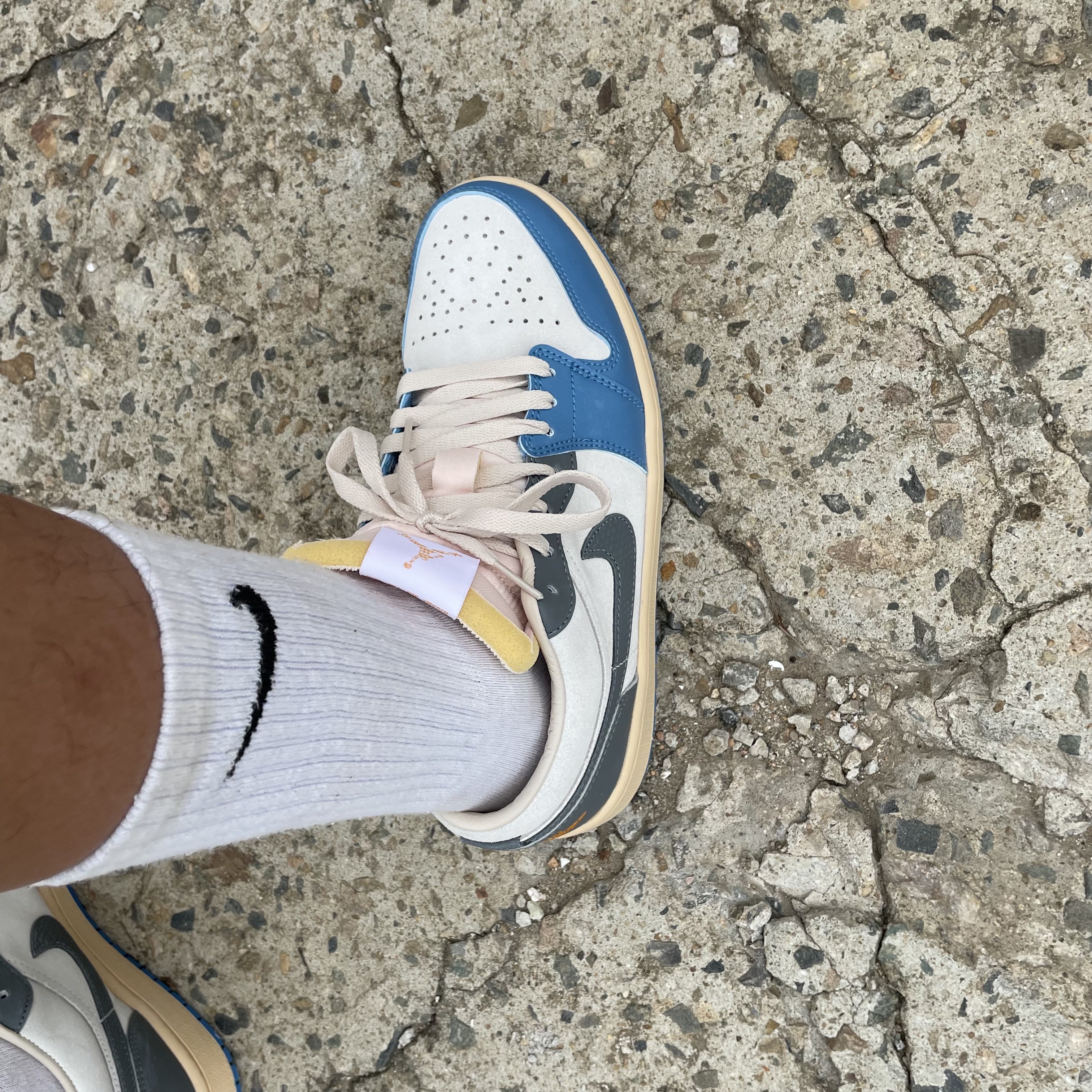 Jordan 1 Low SE Tokyo 96 착용 스타일