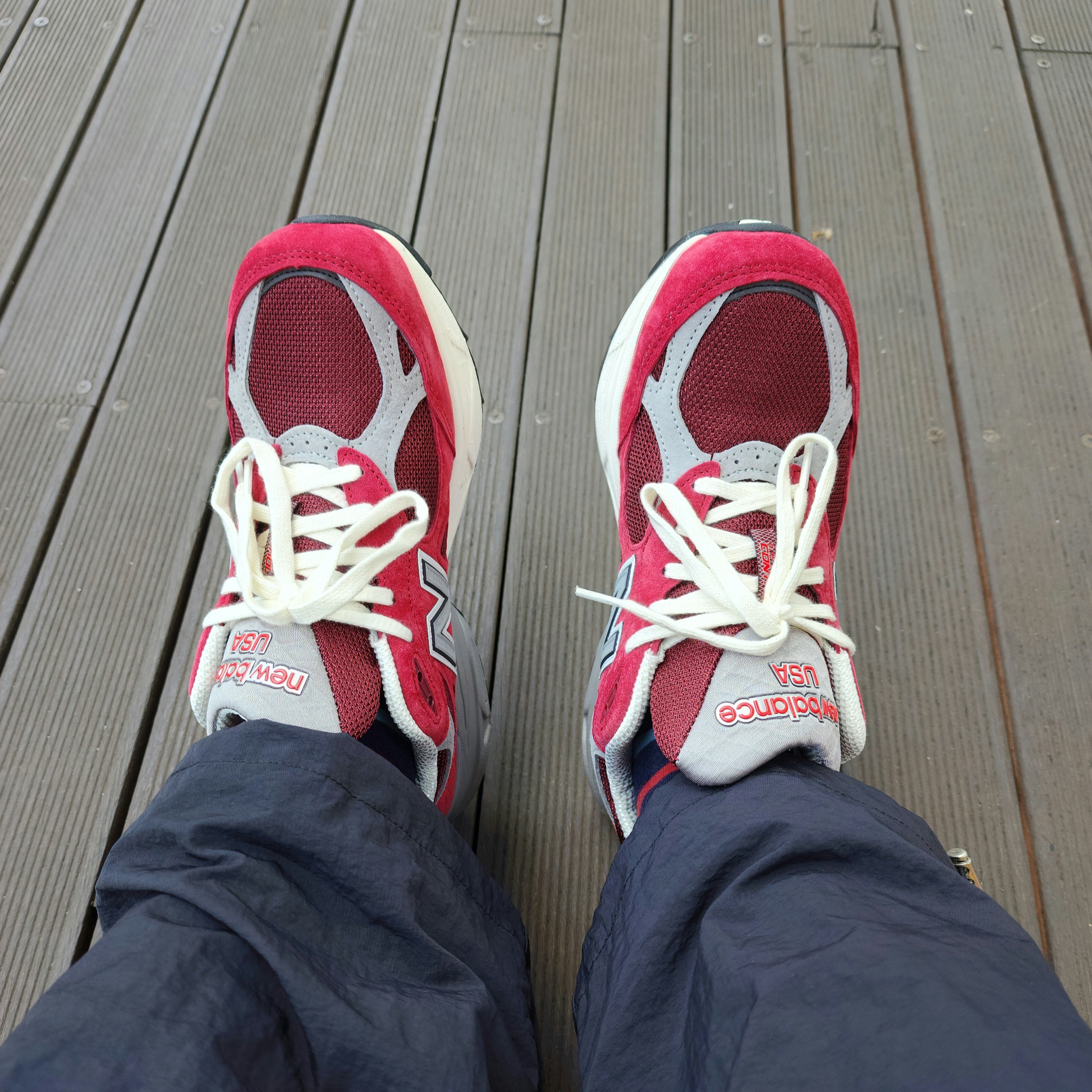 New Balance 990v3 Made in USA Scarlet Marblehead 착용 스타일 - 1