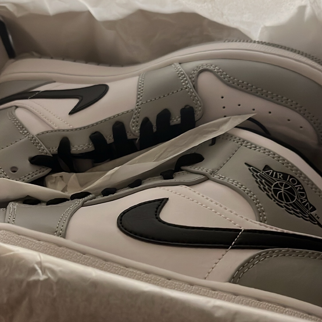 Jordan 1 Mid Light Smoke Grey 착용 스타일