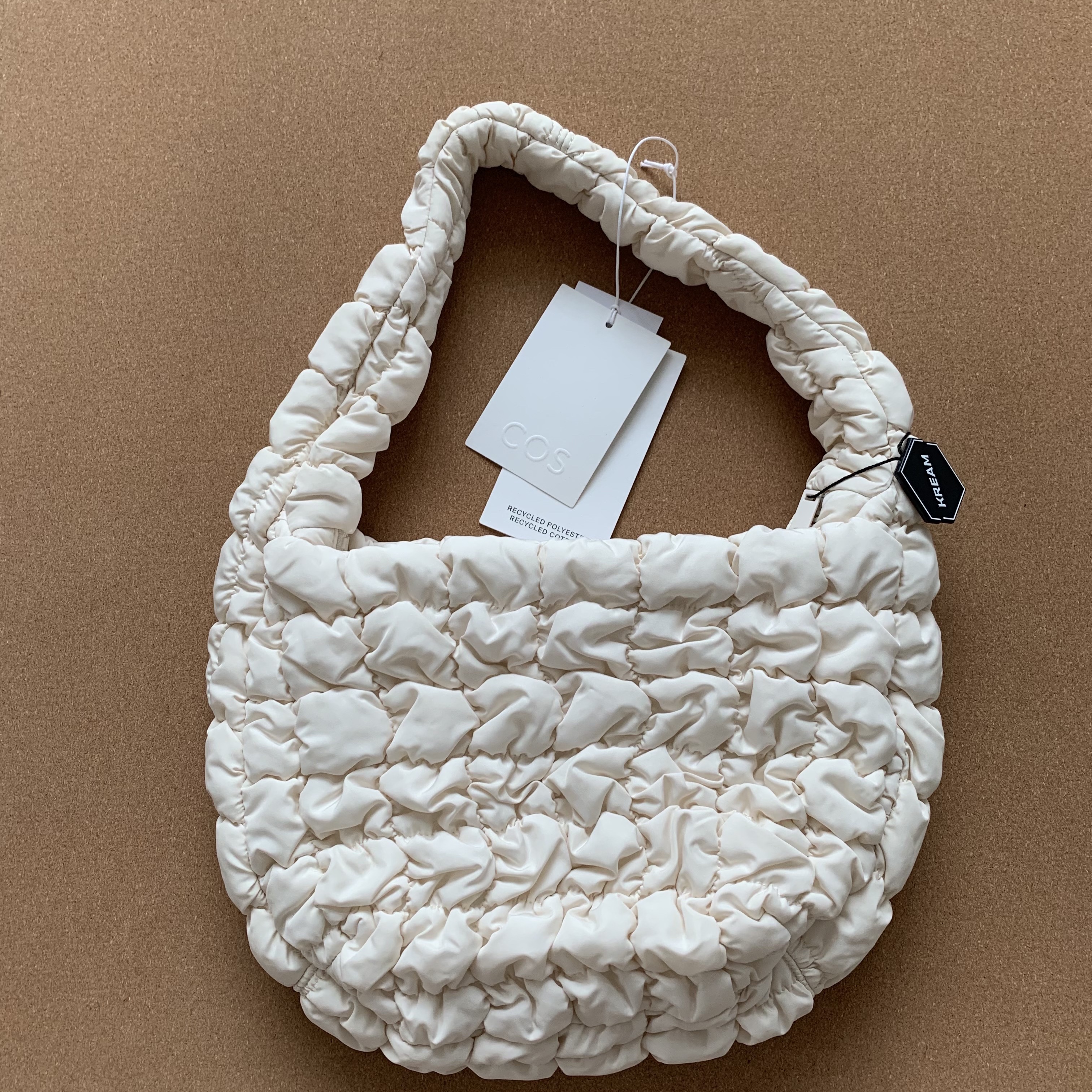 COS Quilted Mini Bag Cream 착용 스타일