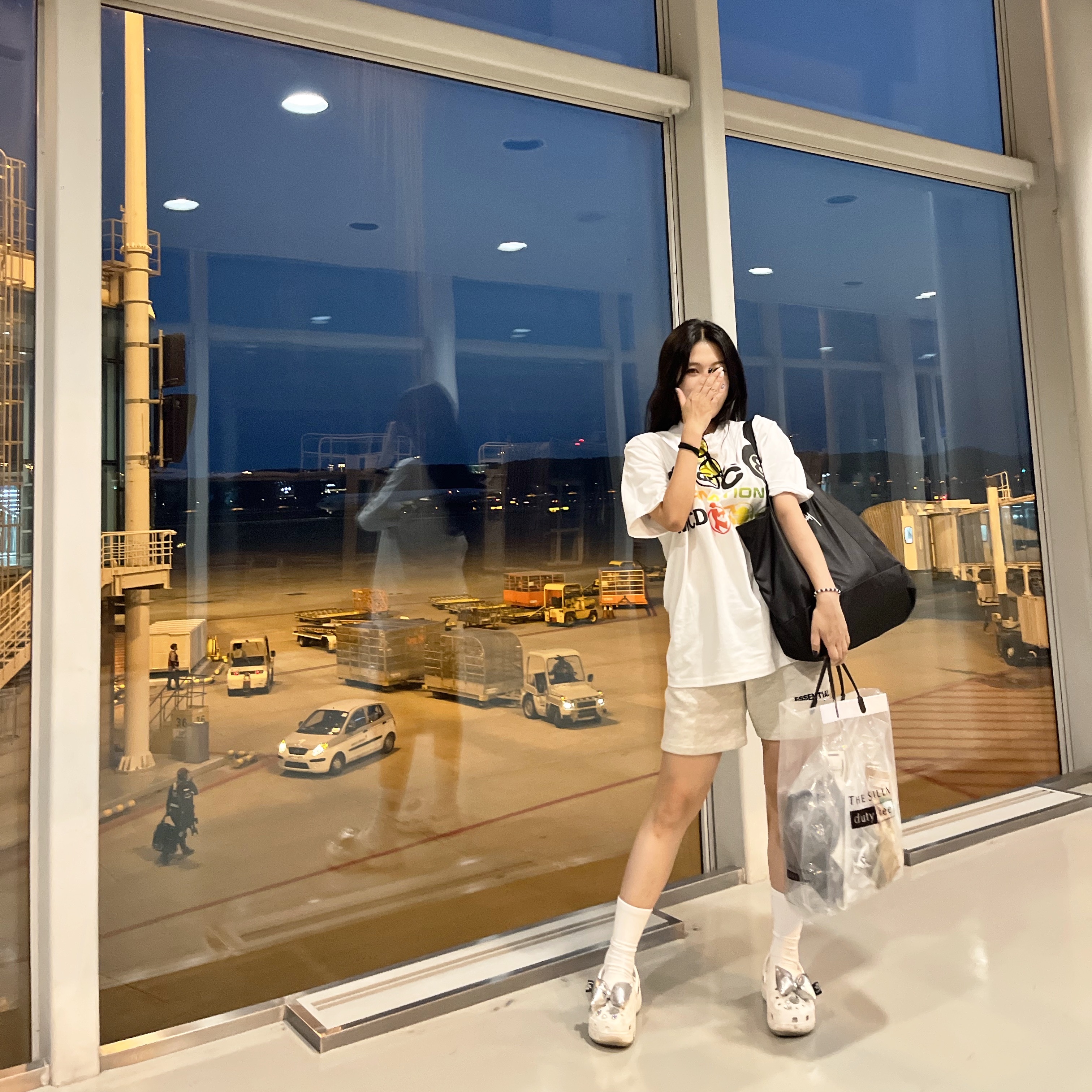 Stussy x Cactus Plant Flea Market International T-Shirt White, Essentials The Core Collection Sweatshorts Light Oatmeal 착용 스타일
