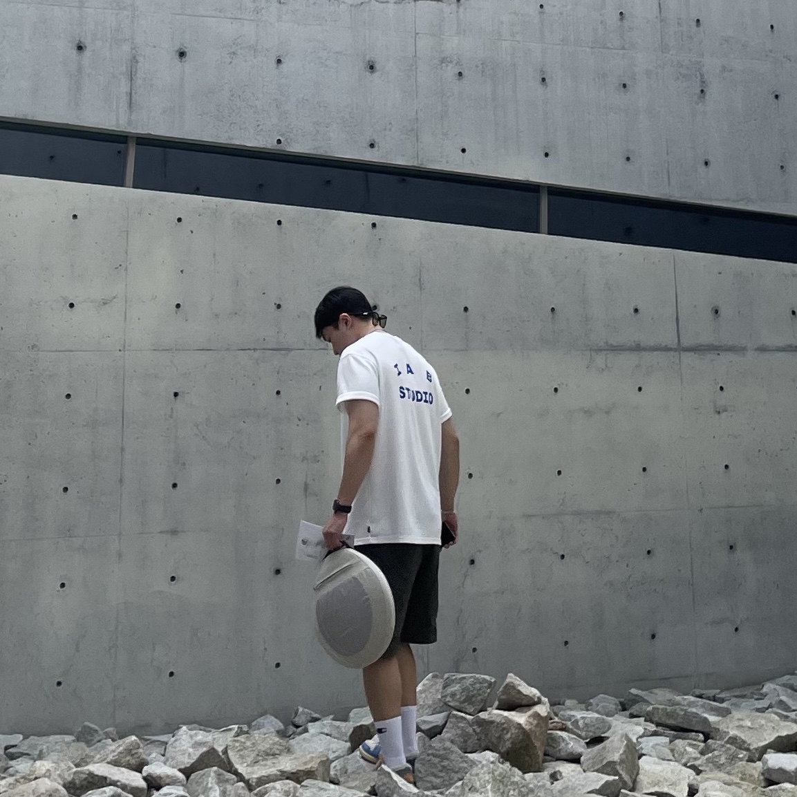IAB Studio 10th Anniversary T-Shirt White, Jordan 1 Low SE Tokyo 96 착용 스타일 - 1