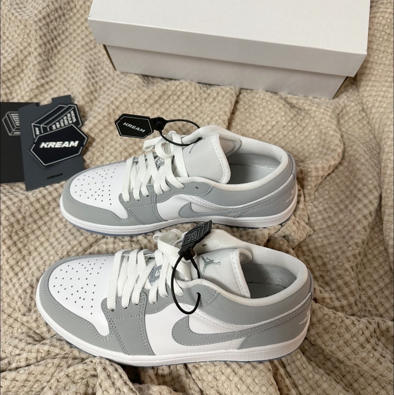 (W) Jordan 1 Low White Wolf Grey 착용 스타일 - 2