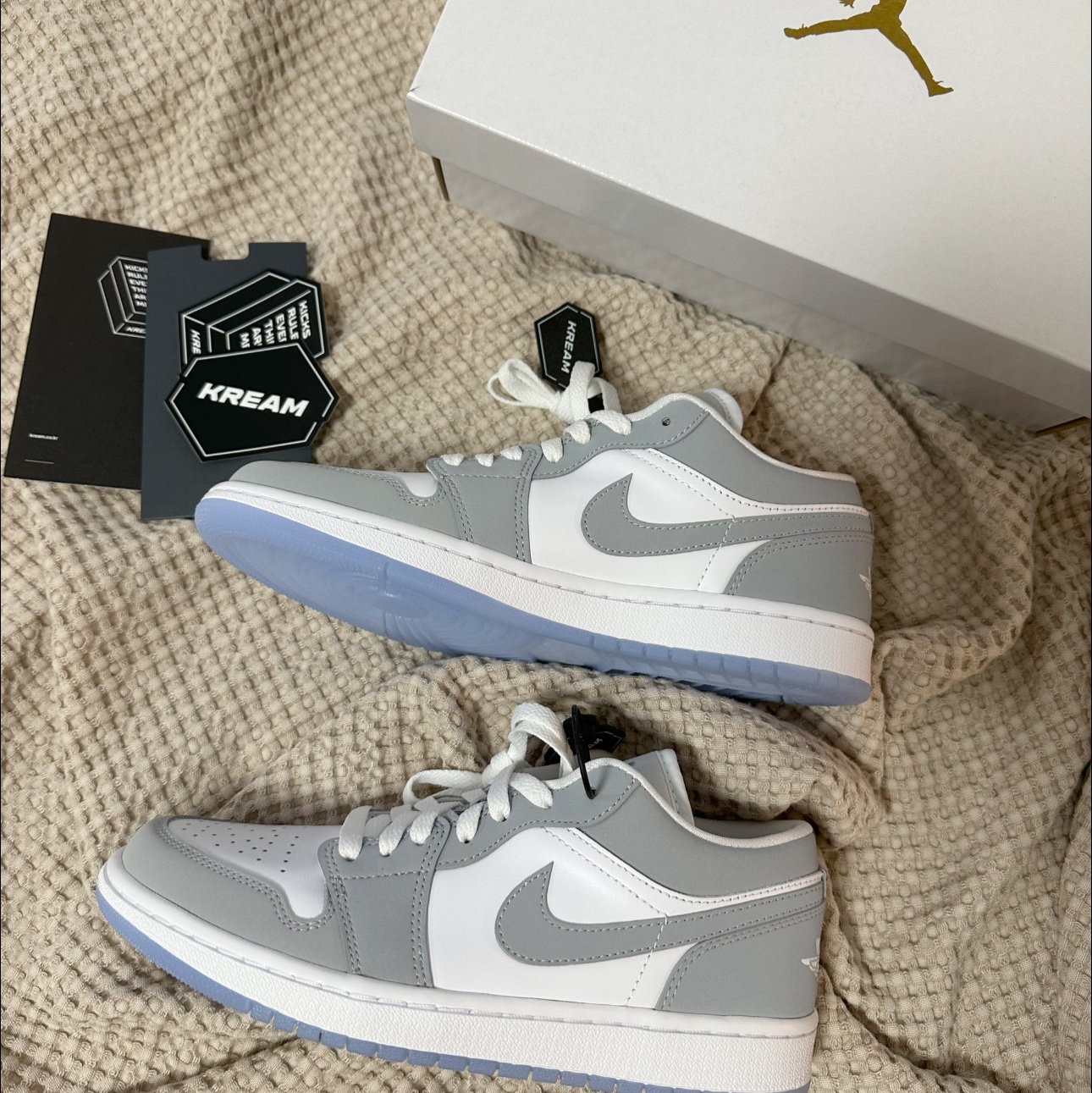 (W) Jordan 1 Low White Wolf Grey 착용 스타일 - 1