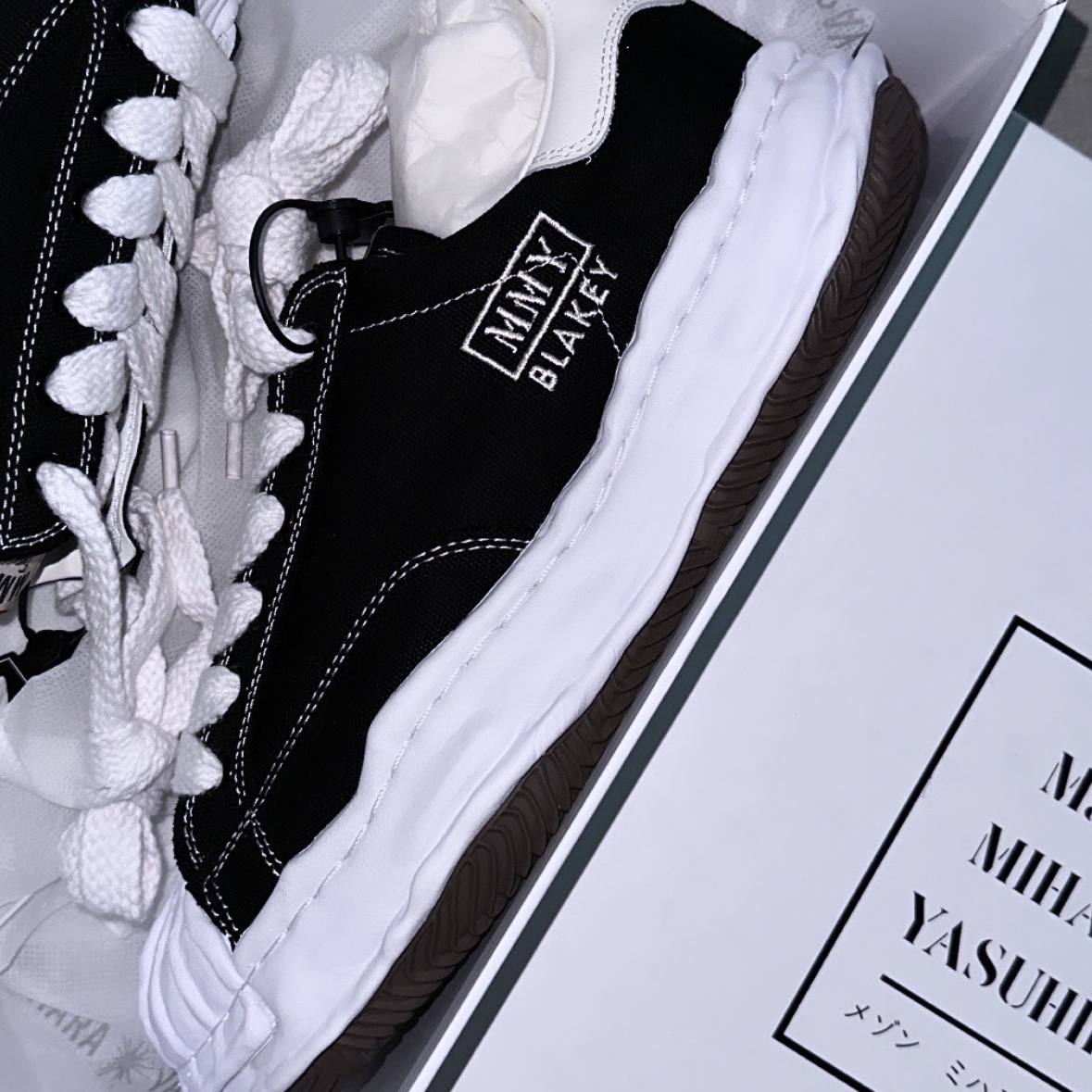 Maison Mihara Yasuhiro Blakey OG Sole Canvas Low-top Sneakers Black White 착용 스타일