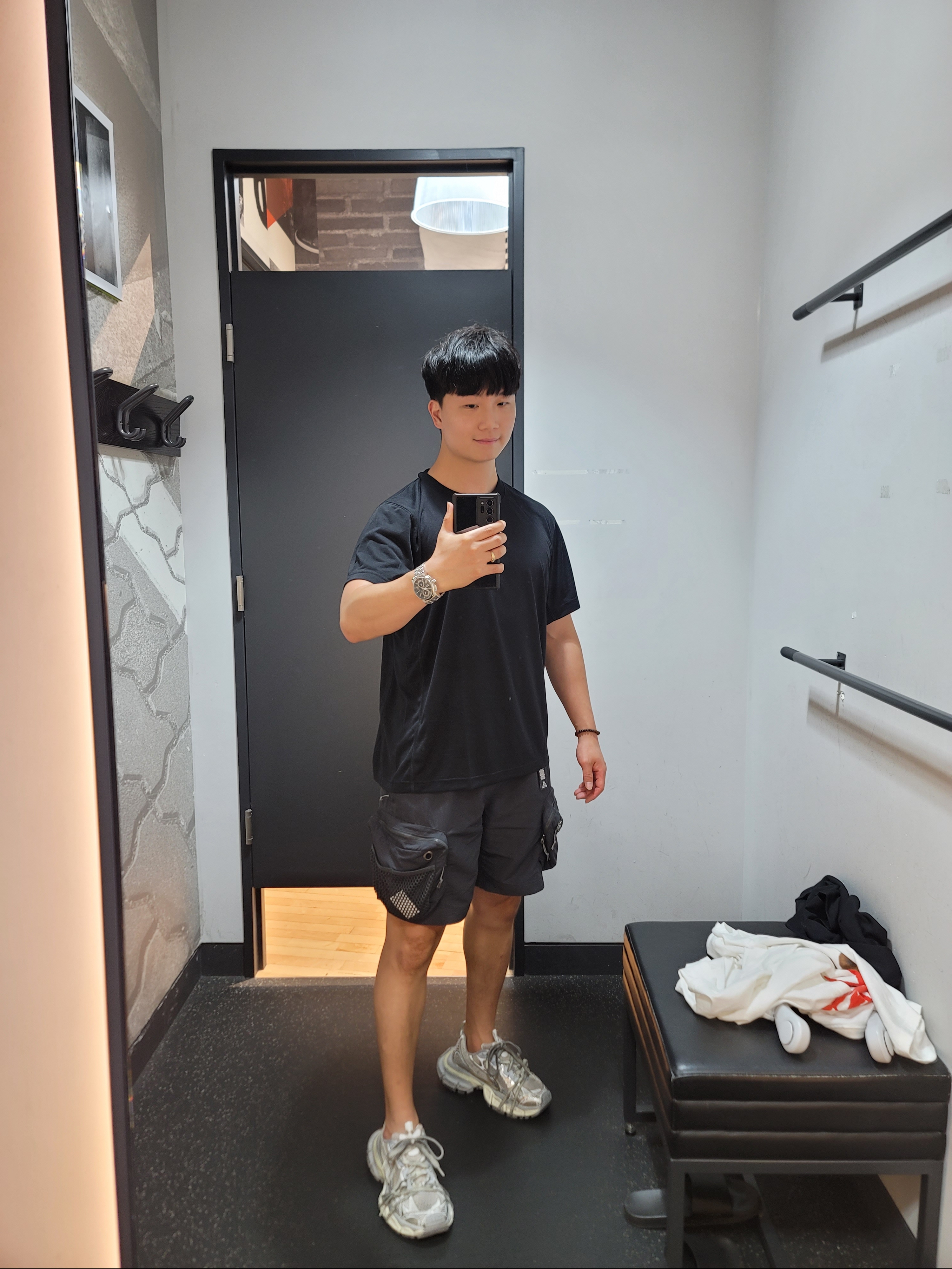 Nike ACG Snowgrass Cargo Shorts Black - Asia, (W) Balenciaga 3XL Sneakers Light Beige 착용 스타일