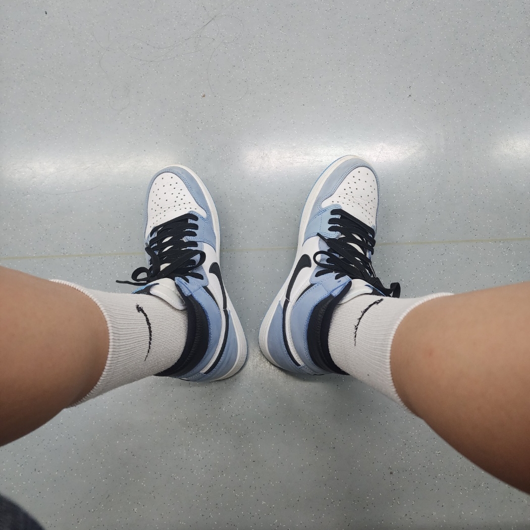 Jordan 1 Retro High OG University Blue 착용 스타일