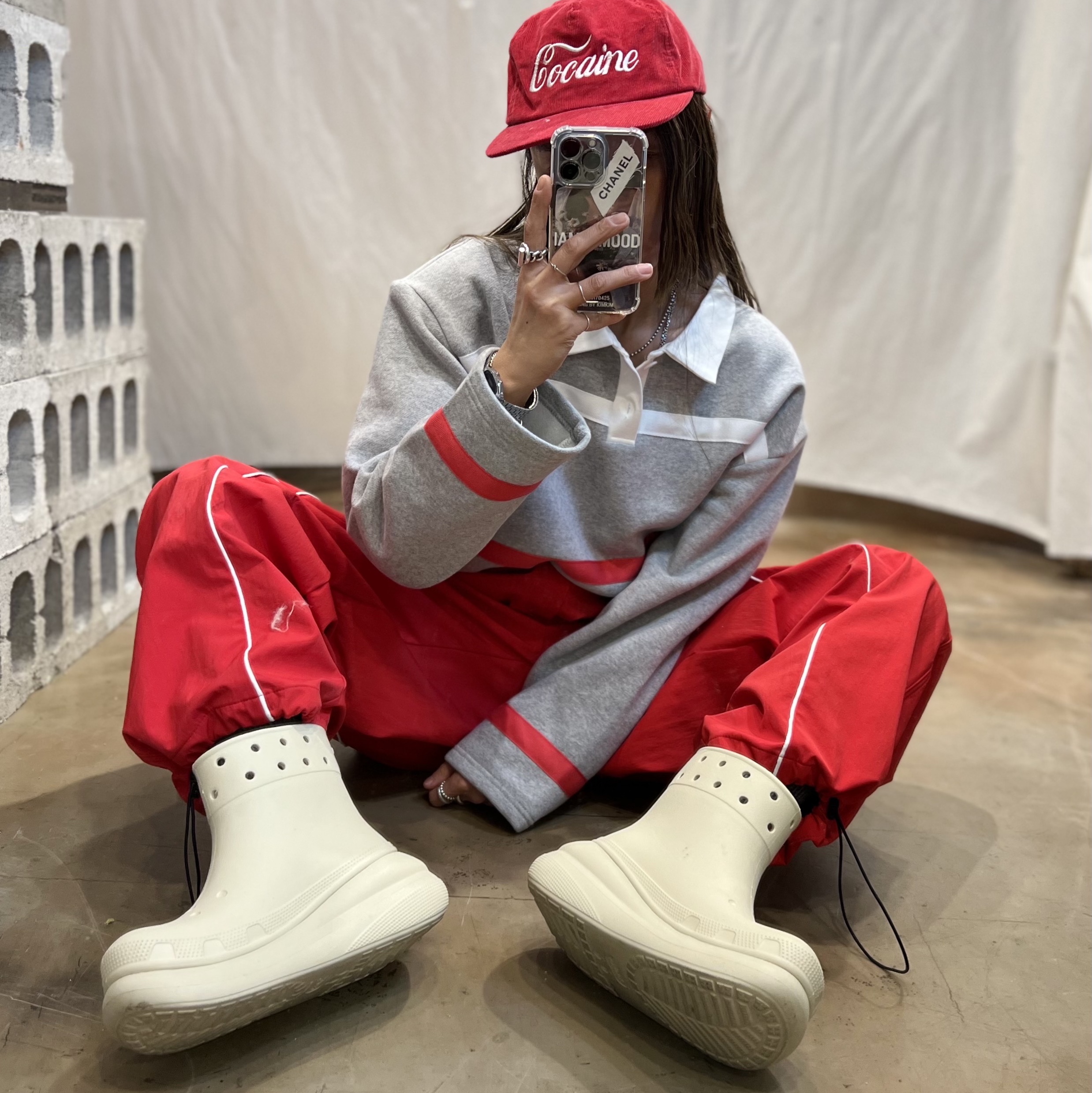 Crocs Classic Crush Boot Bone 착용 스타일 - 1