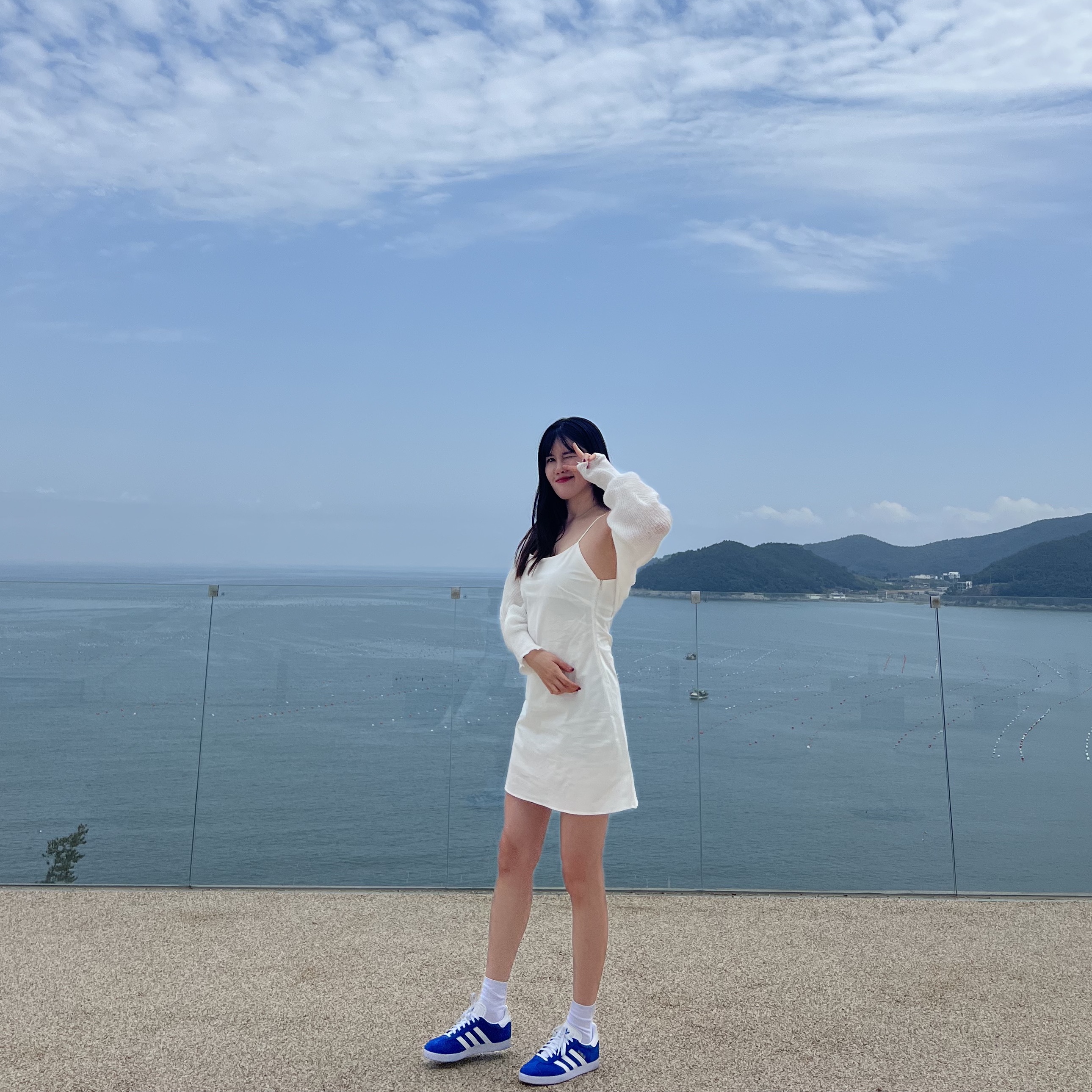 Adidas Gazelle Blue 착용 스타일