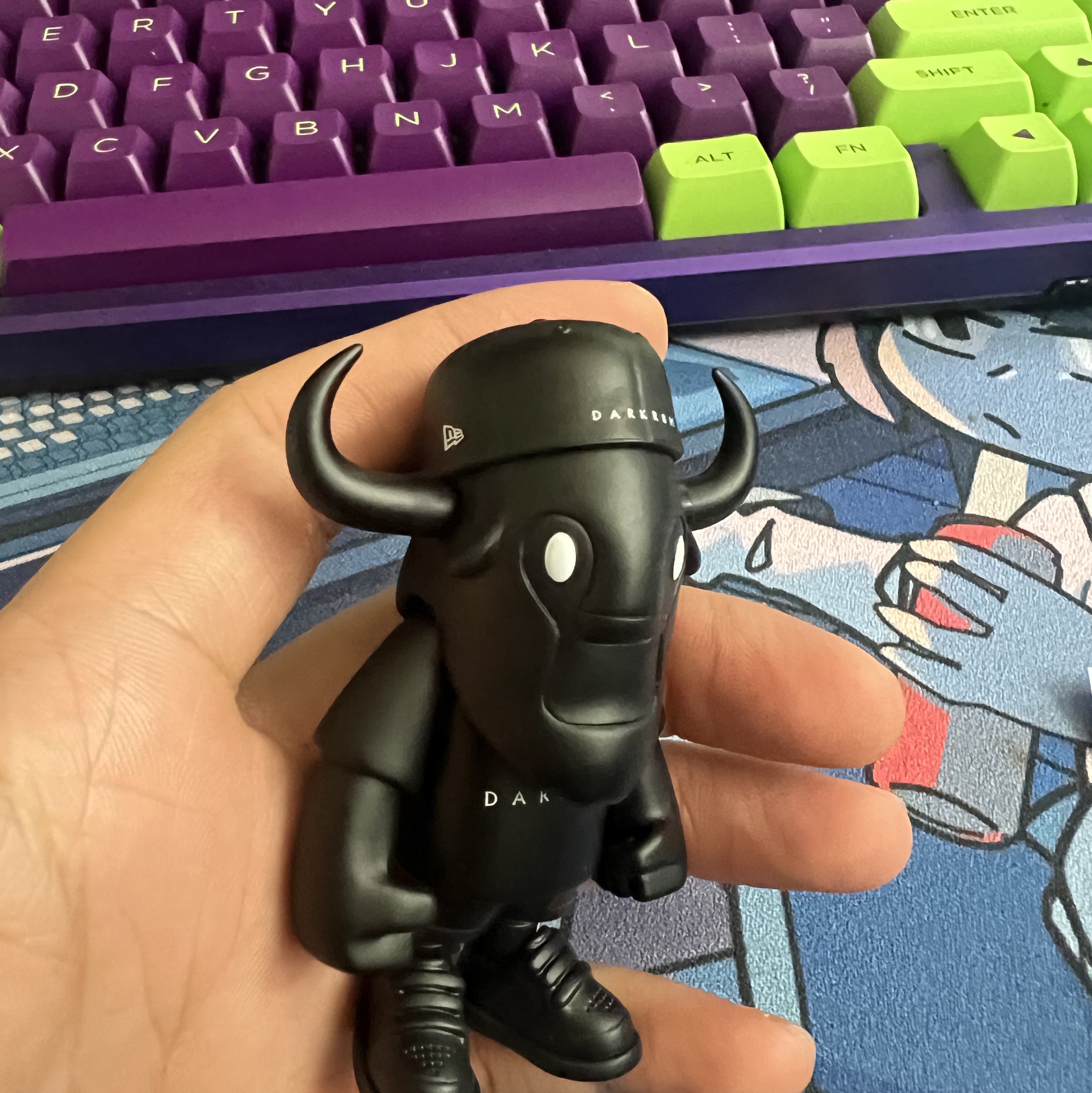 Darkr8m Studio x New Era FFALO Figure Black 착용 스타일 - 4