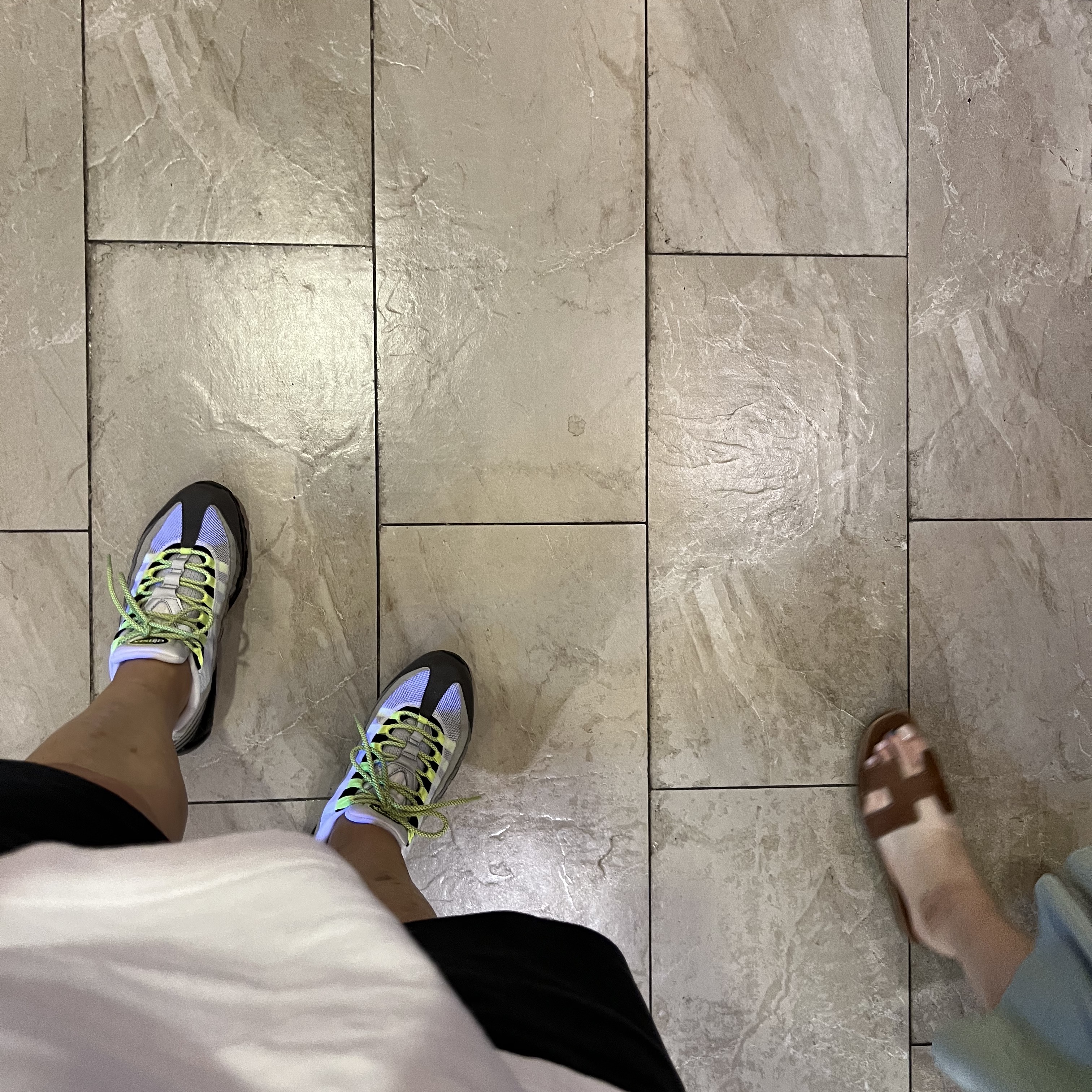 Nike Air Max 95 OG Neon 2015, (W) Hermes Oran Sandal Calfskin & Gold Piqures Ecrues 착용 스타일