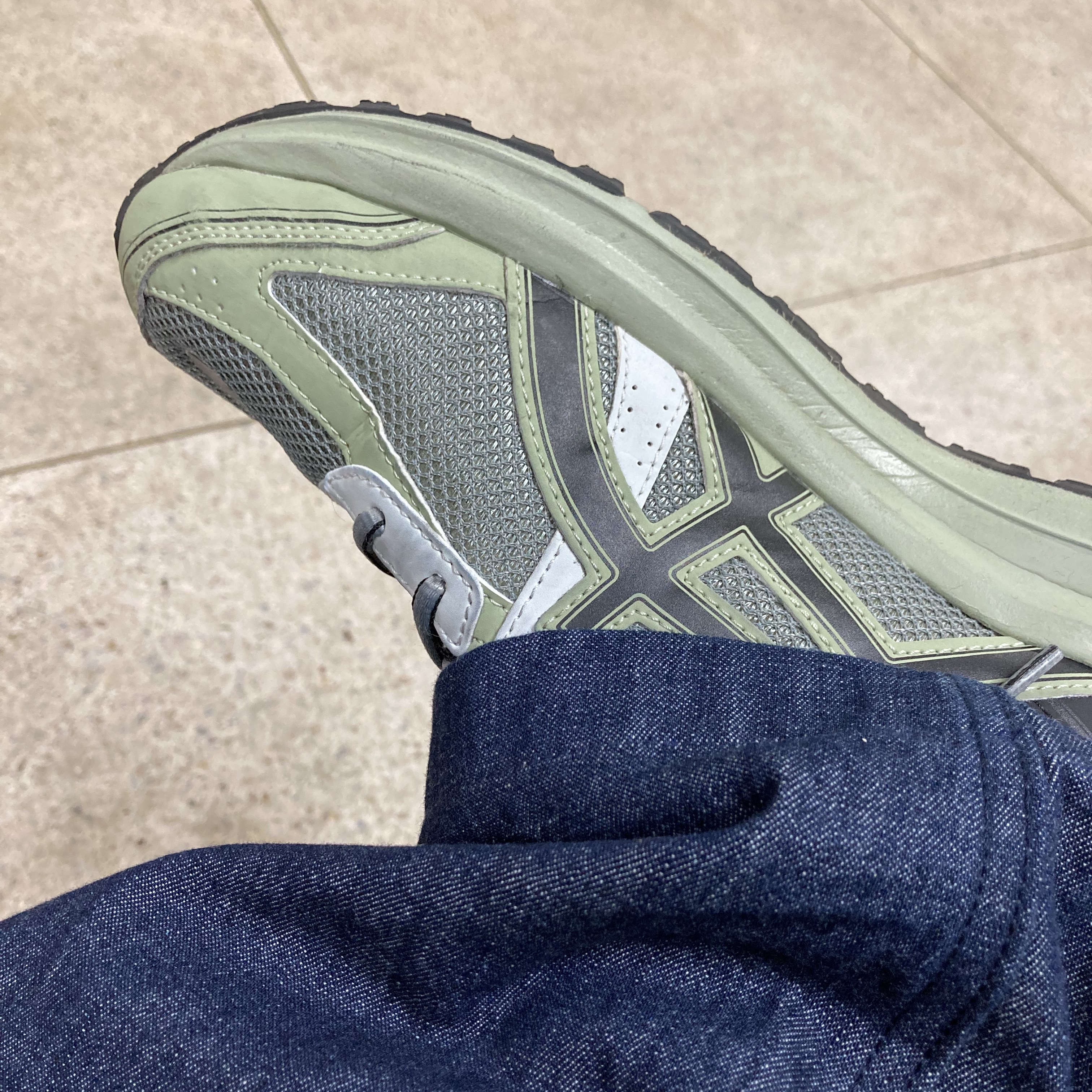 Asics Jog 100 S Sheet Rock - 2E Wide 착용 스타일