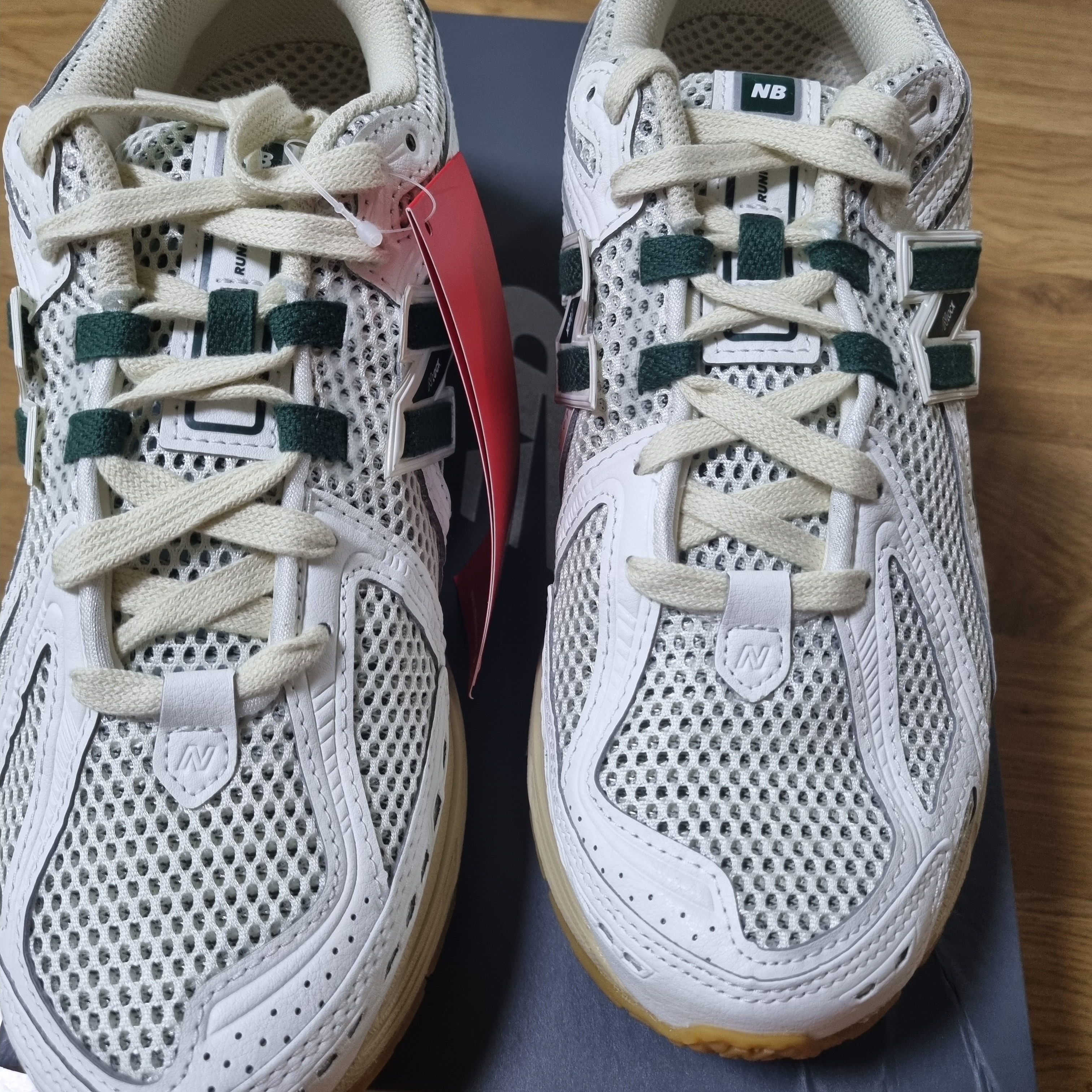 New Balance 1906R Silver Green 착용 스타일