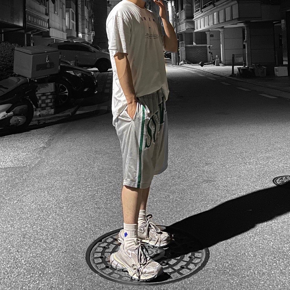 Balenciaga 3XL Sneakers Light Beige 착용 스타일
