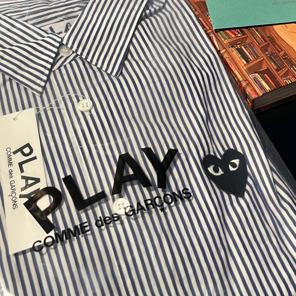 Play Comme des Garcons Striped Black Heart Shirt Blue 착용 스타일