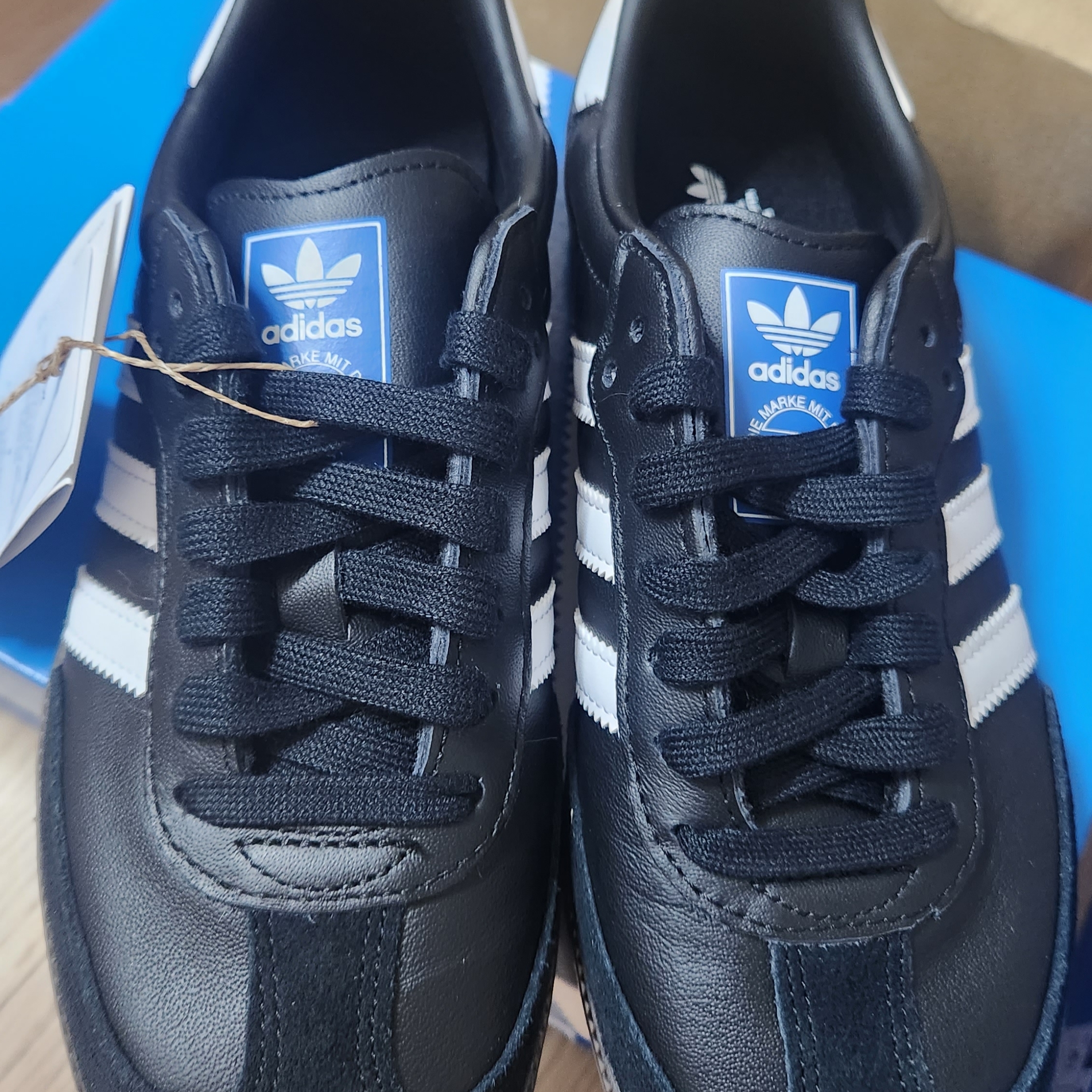 Adidas Samba OG Black White Gum 착용 스타일 - 2