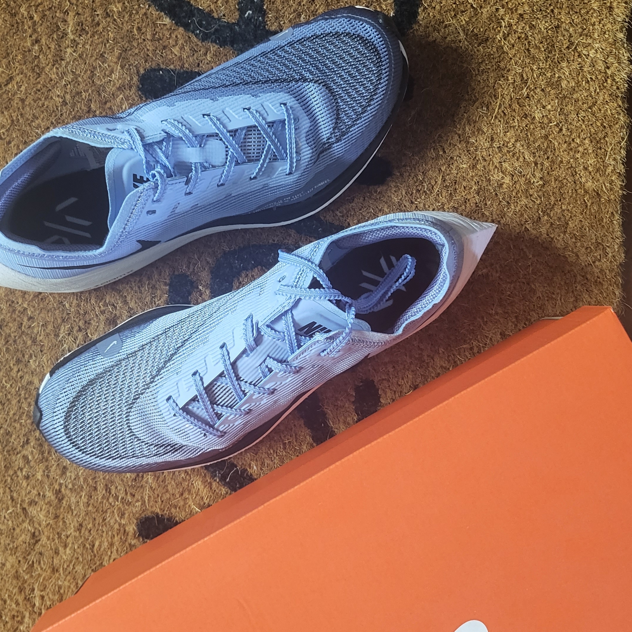 Nike ZoomX Vaporfly Next% 2 Cobalt Bliss Ashen Slate 착용 스타일
