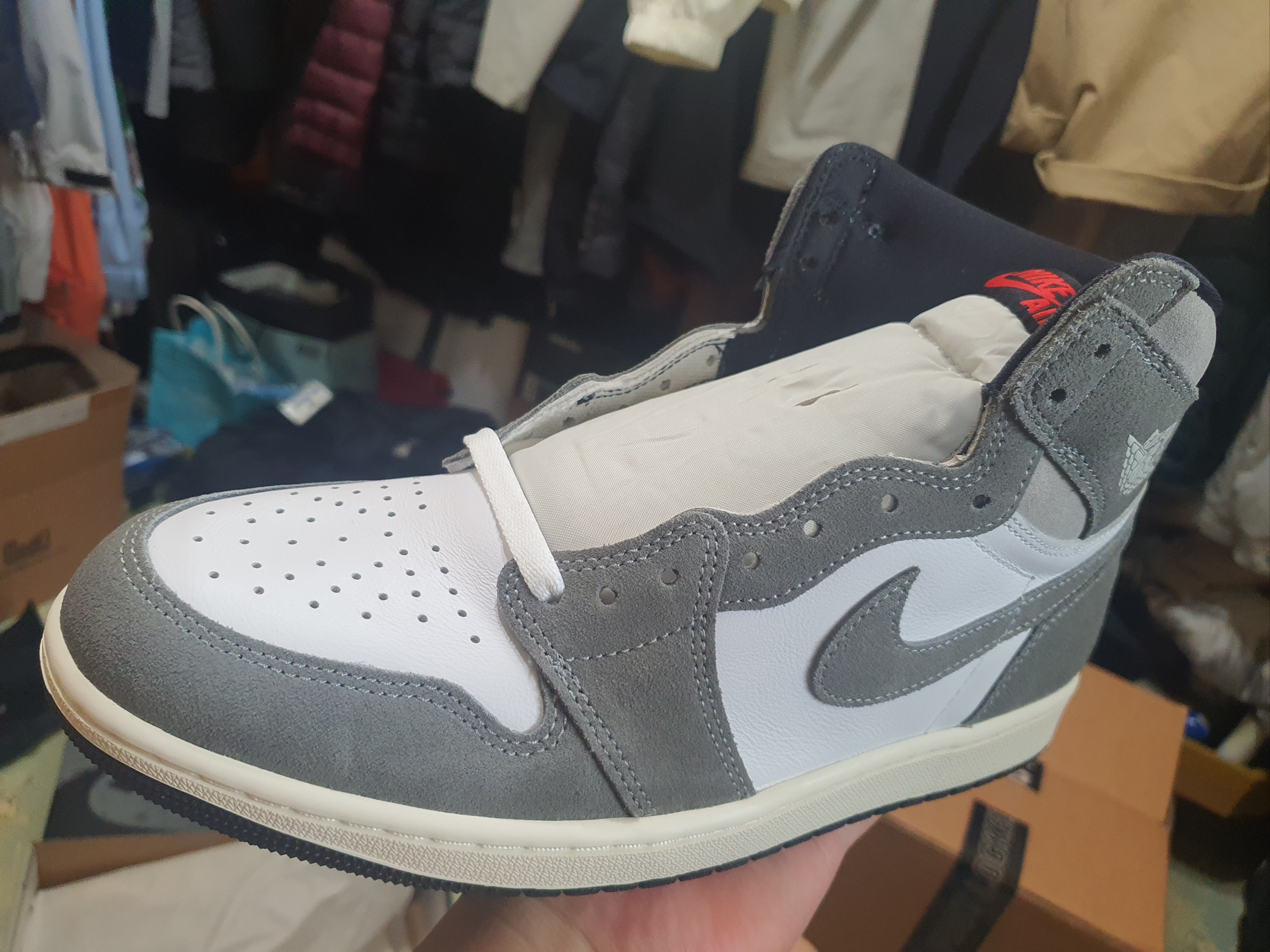 Jordan 1 Retro High OG Black and Smoke Grey 착용 스타일