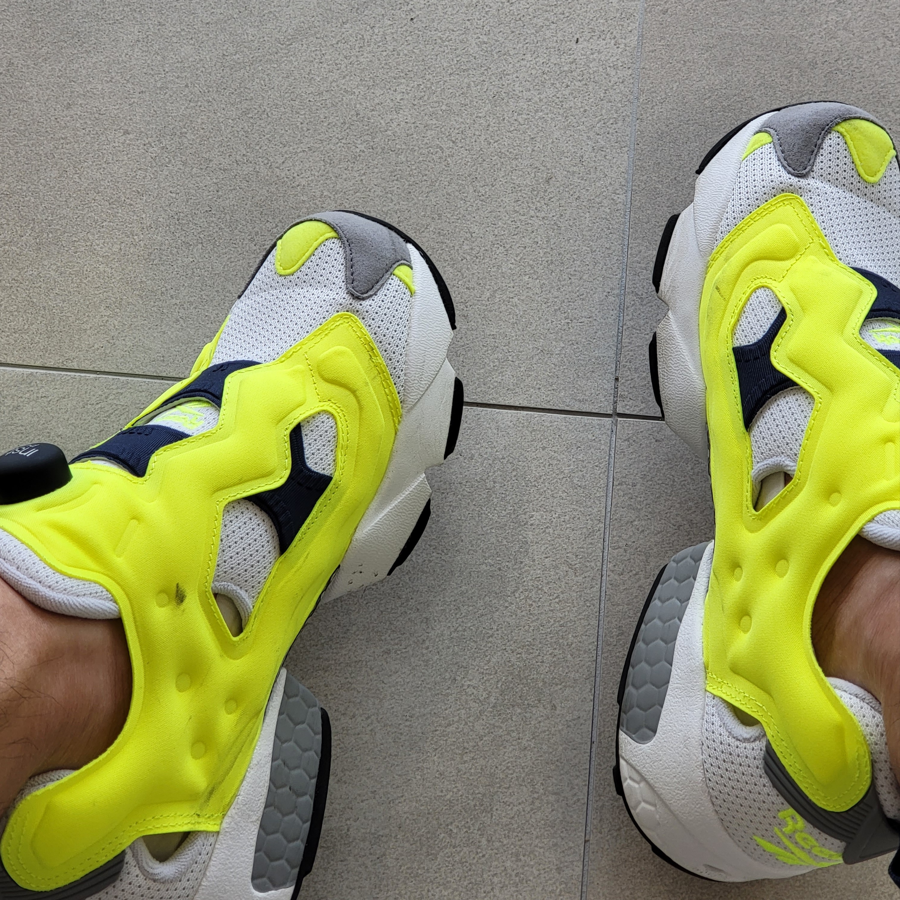 Reebok Instapump Fury OG Jackie Chan 착용 스타일