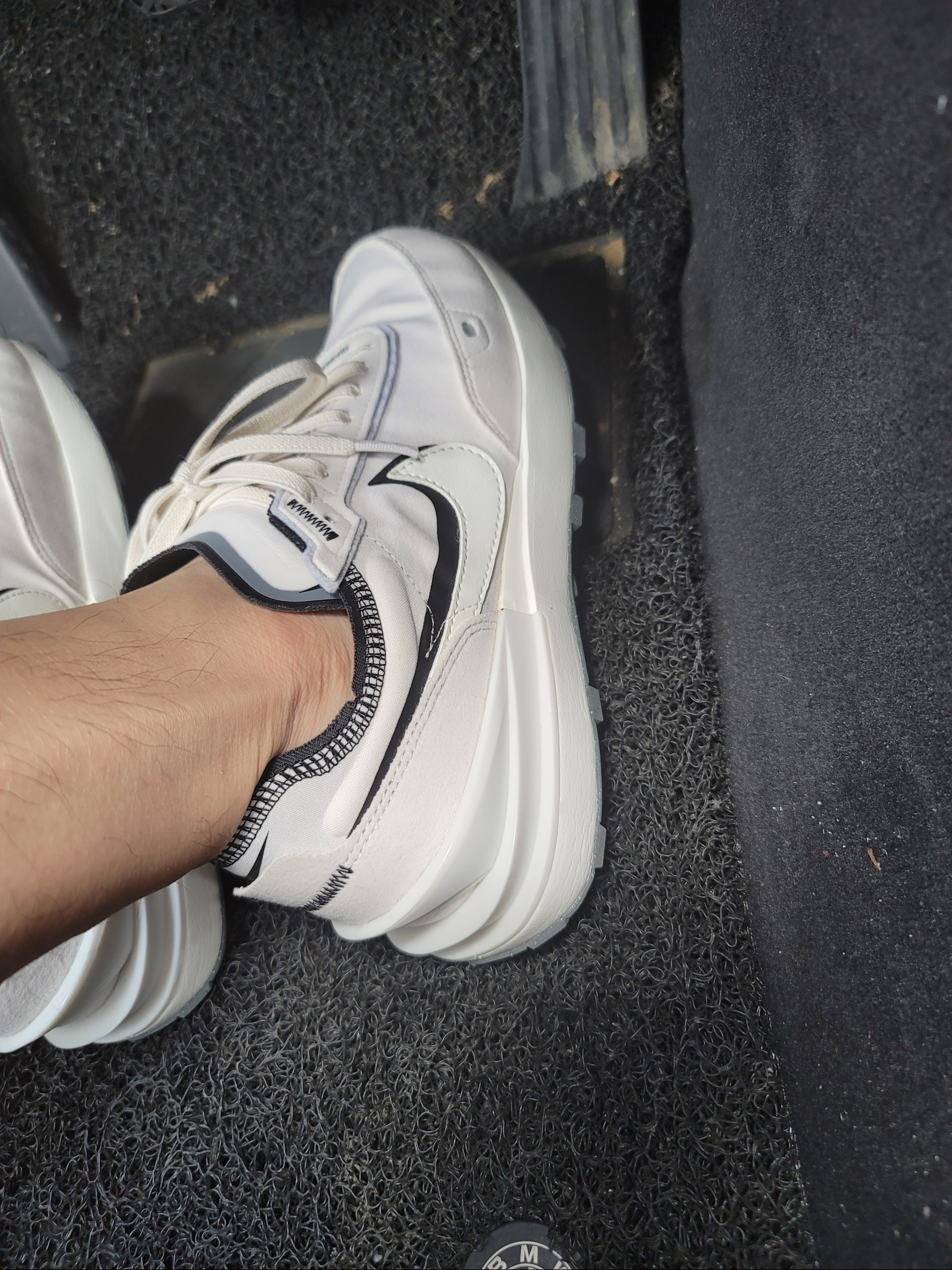 Nike Waffle One SE Phantom 착용 스타일