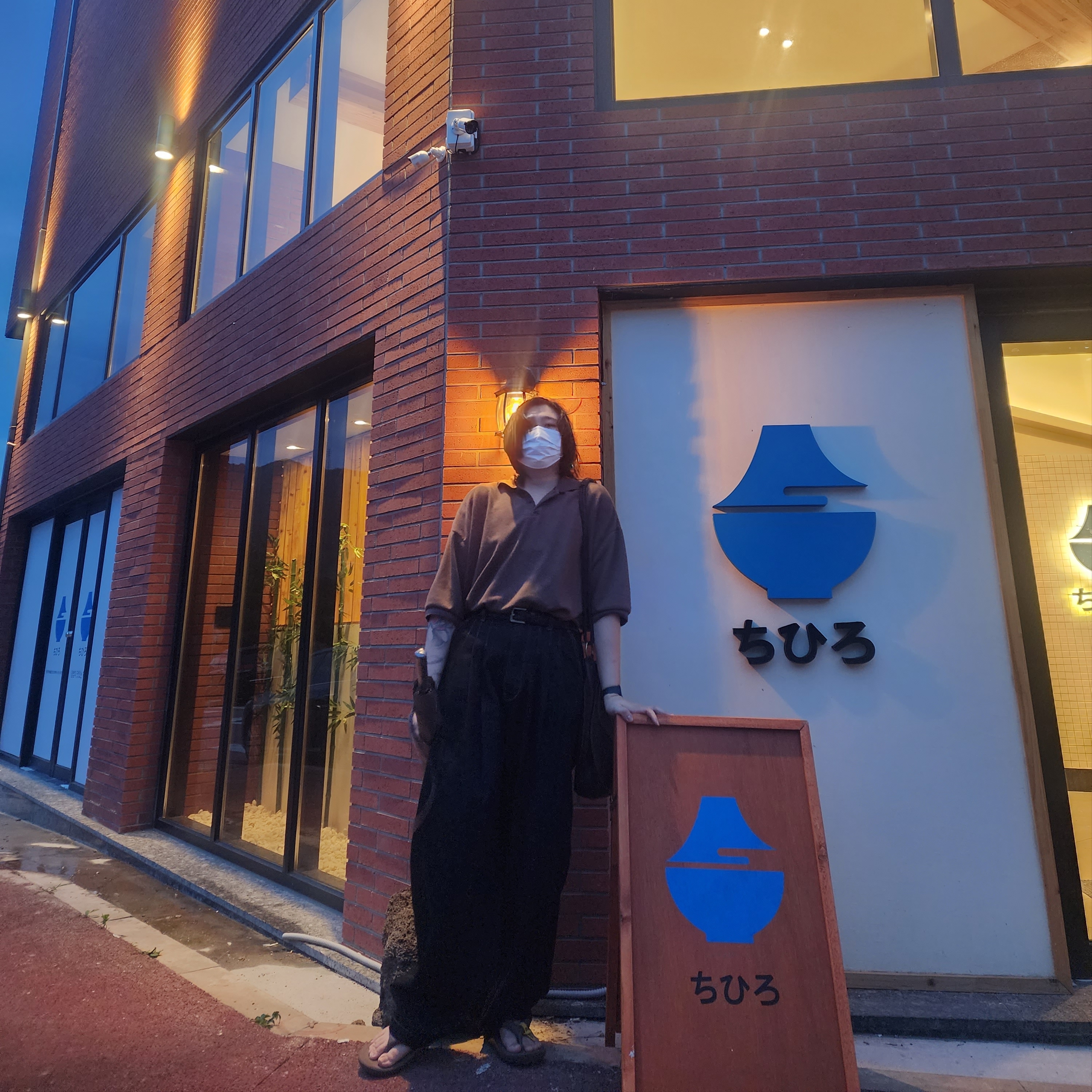 Taw&Toe Flip Flop Zerovity Bio Espresso 착용 스타일 - 3