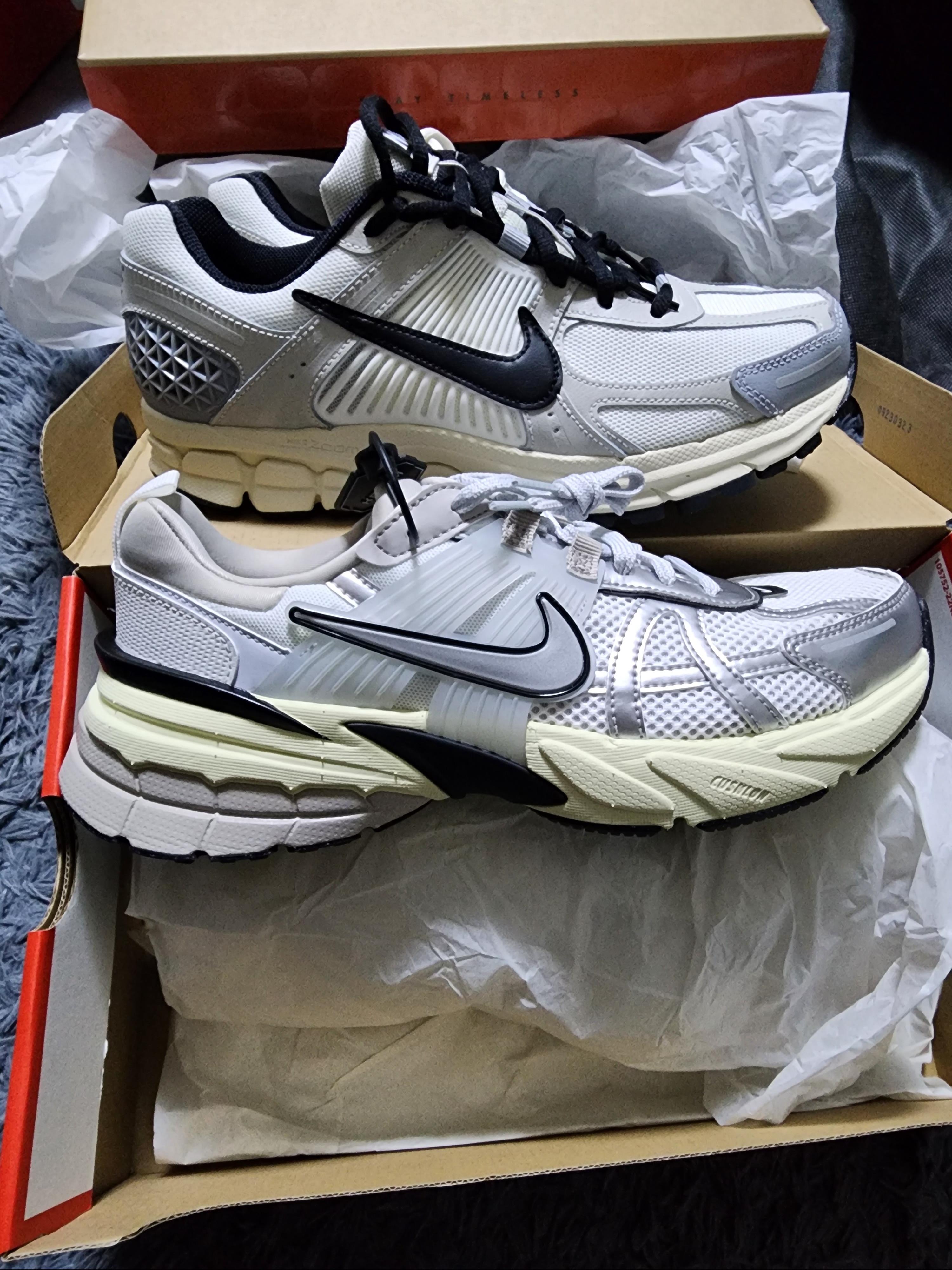 Nike V2K Run Summit White Metallic Silver 착용 스타일