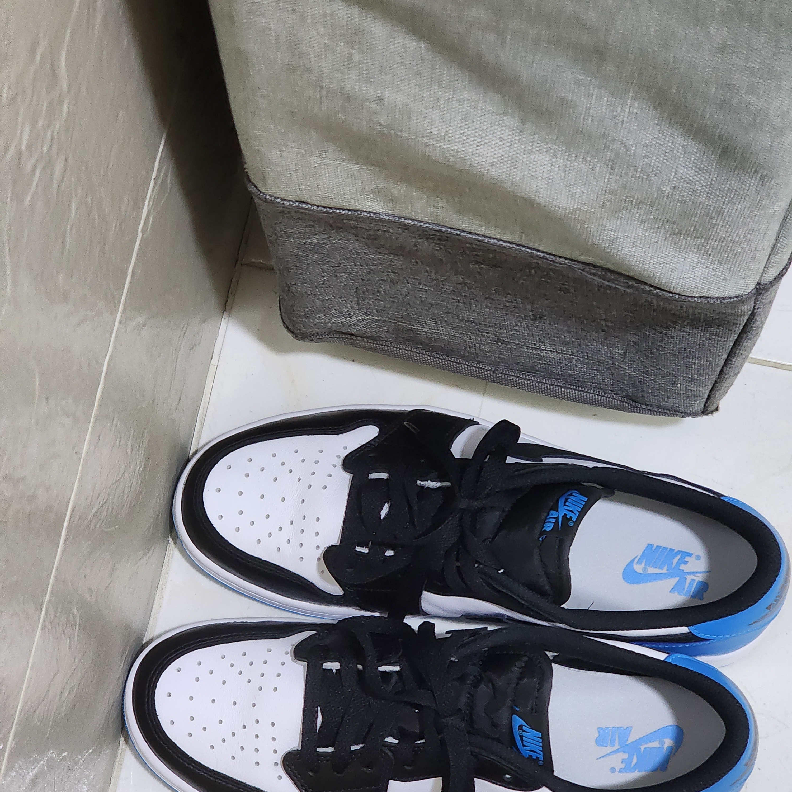 Jordan 1 Retro Low OG Black and Dark Powder Blue 착용 스타일