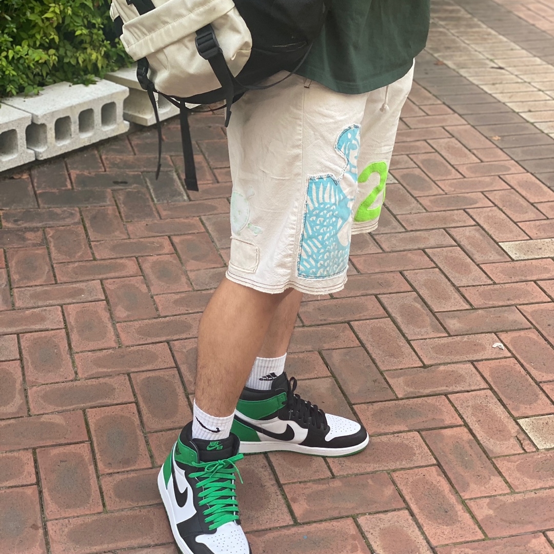 Jordan 1 Retro High OG Black and Lucky Green 착용 스타일 - 2