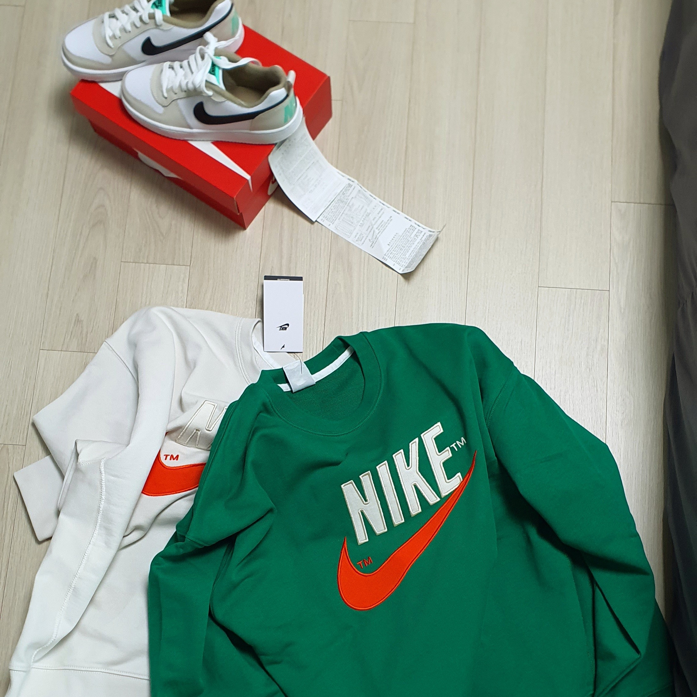 Nike NSW French Terry Crewneck Green - Asia, Nike NSW French Terry Crewneck Phantom - Asia 착용 스타일 - 1