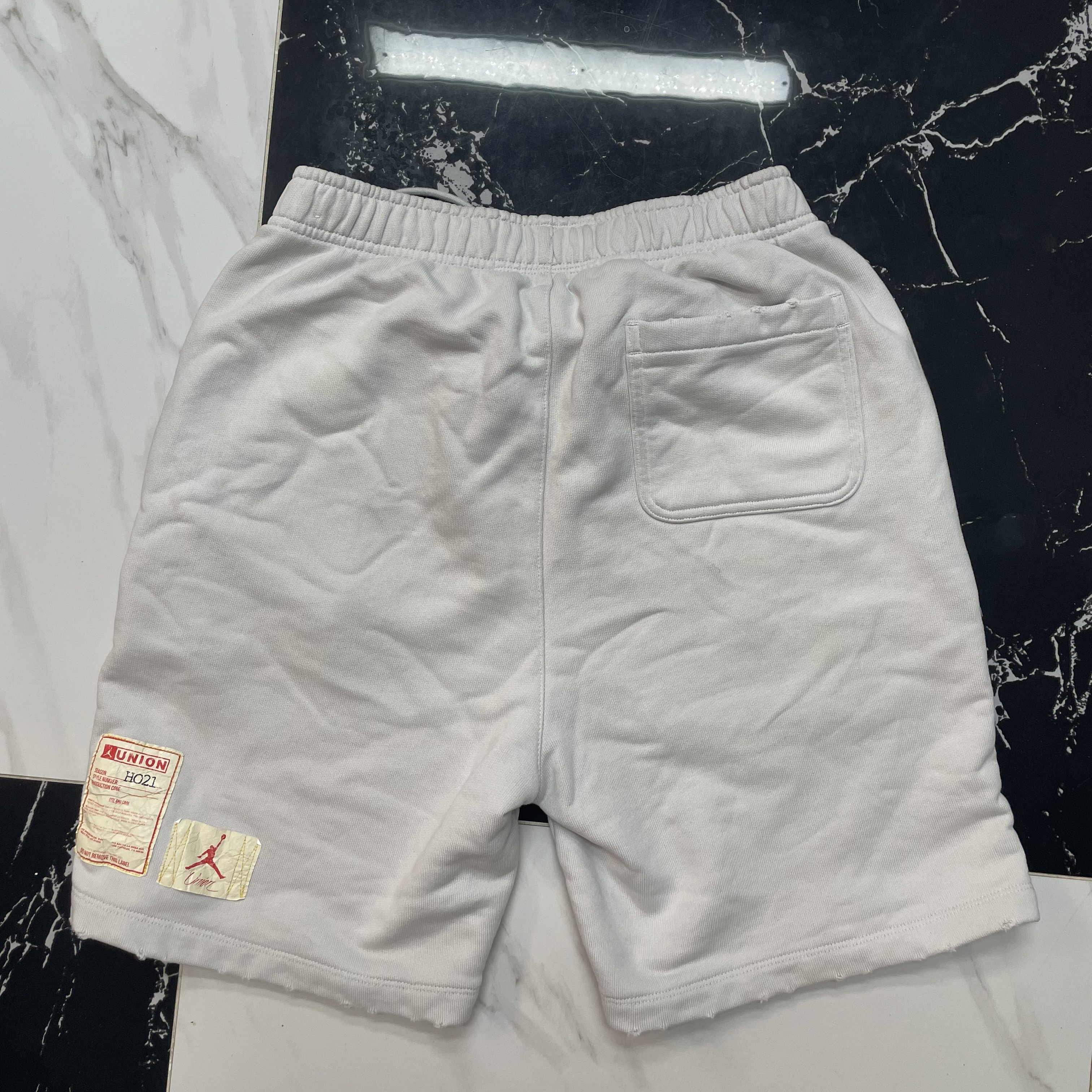 Jordan x Union Fleece Shorts Photon Dust - Asia 착용 스타일 - 2